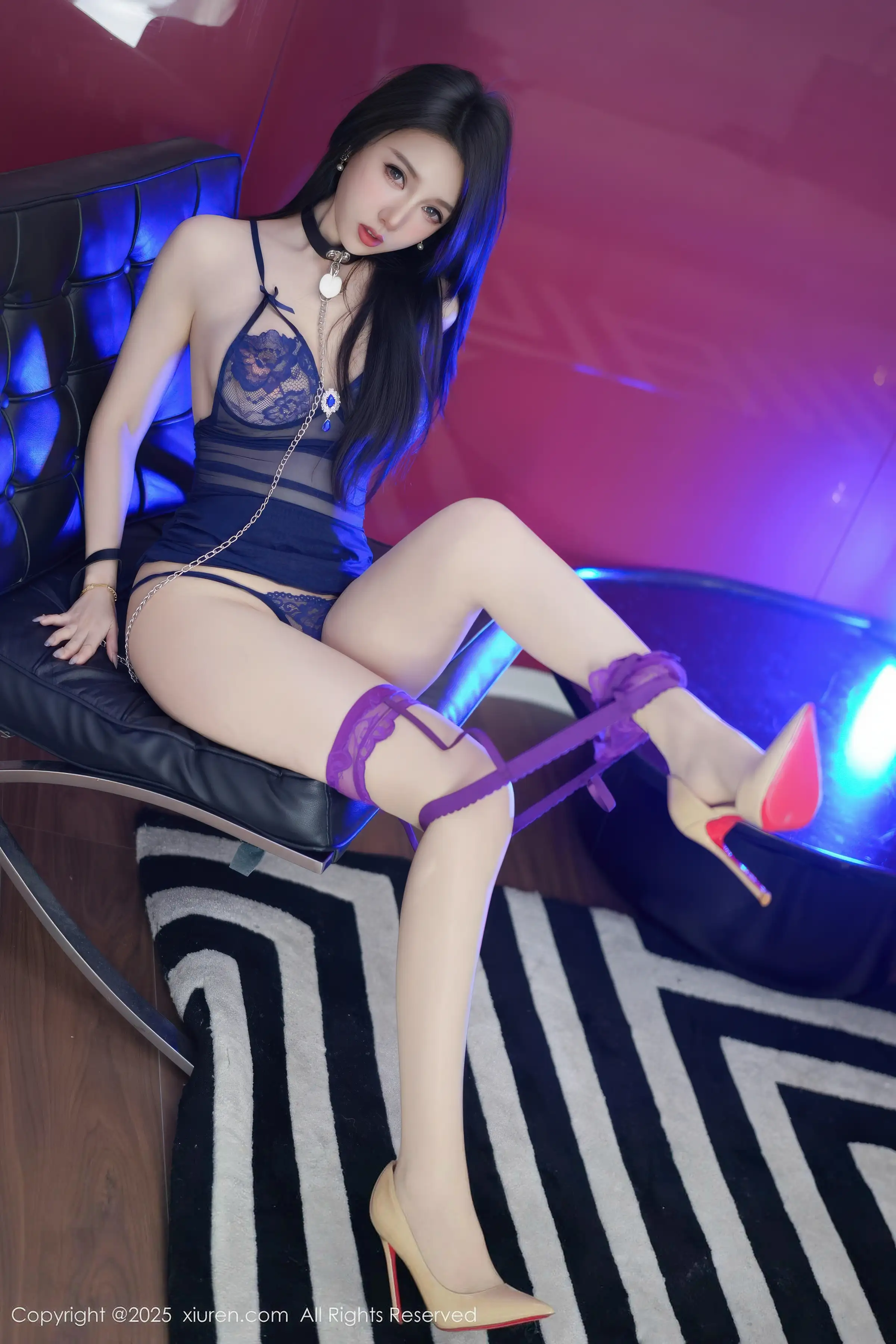   [XiuRen]高清写真图 2025.12.17 No.11120 Twins-夭夭 紫色丝袜第39张图片