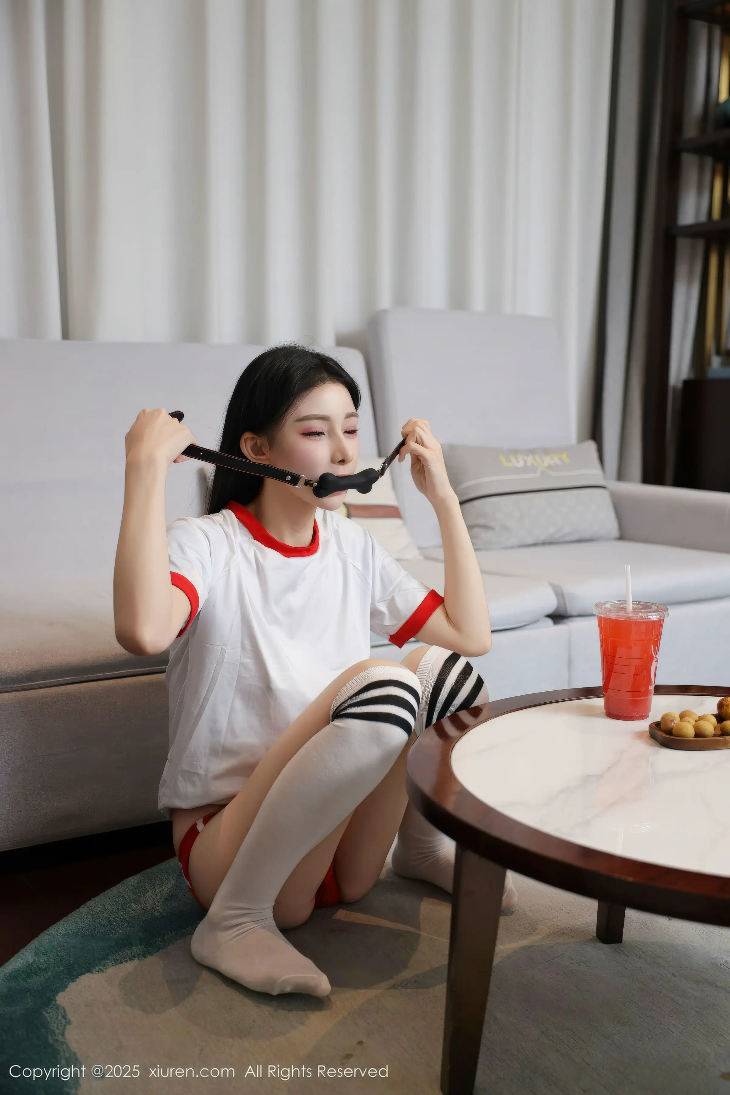   [XiuRen]高清写真图 2025.12.16 No.11110 许微微呀 情趣捆绑第30张图片