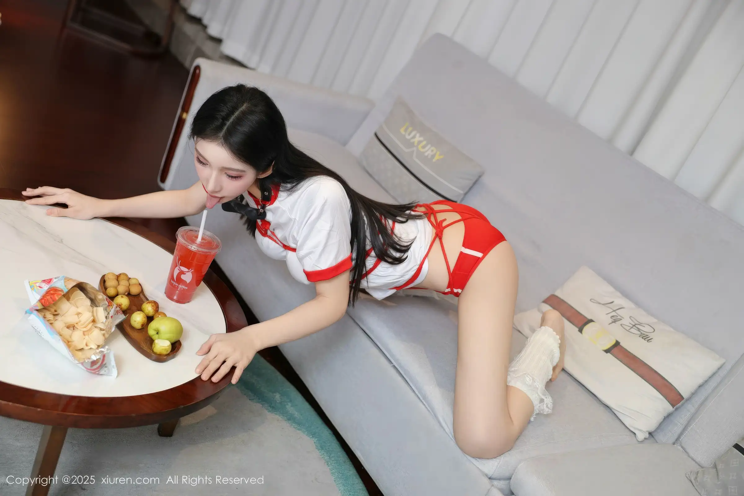   [XiuRen]高清写真图 2025.12.16 No.11110 许微微呀 情趣捆绑第50张图片