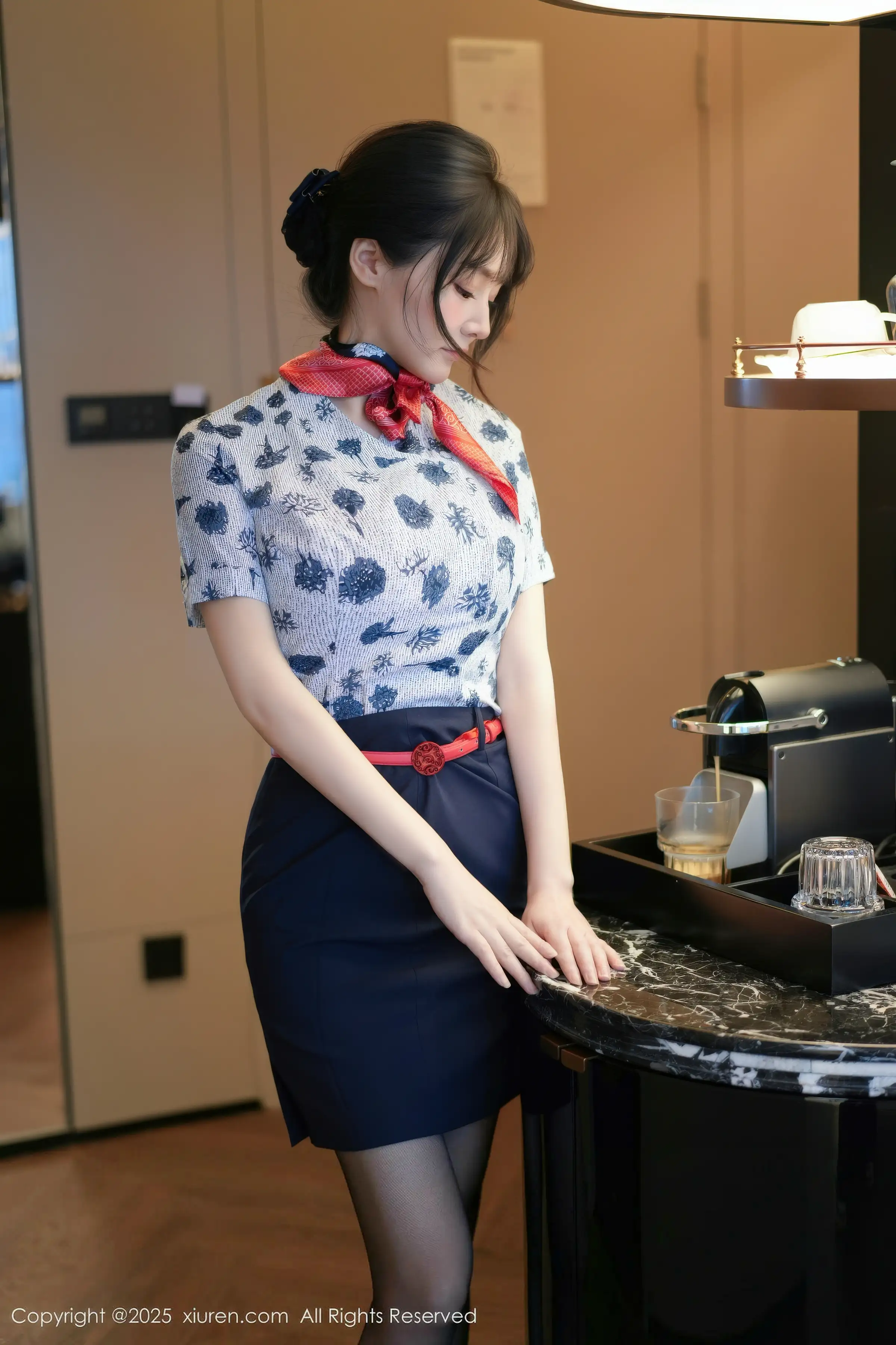   [XiuRen]高清写真图 2025.12.16 No.11115 沈南汐RuRu 空姐制服第7张图片