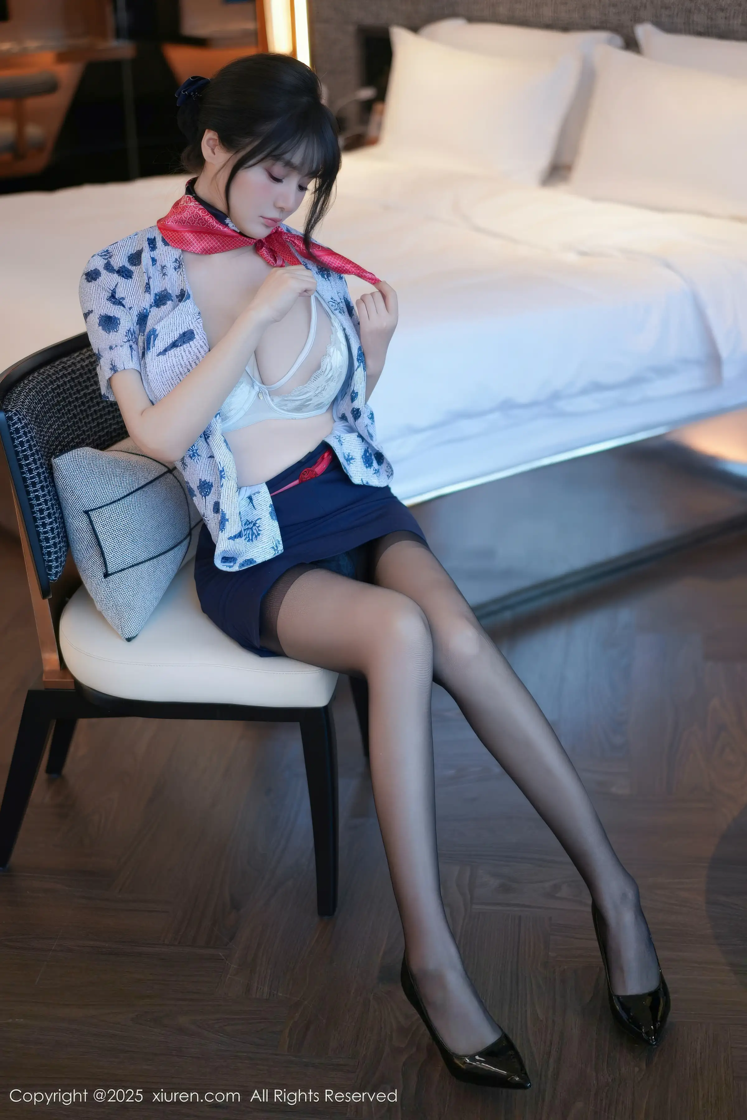   [XiuRen]高清写真图 2025.12.16 No.11115 沈南汐RuRu 空姐制服第23张图片