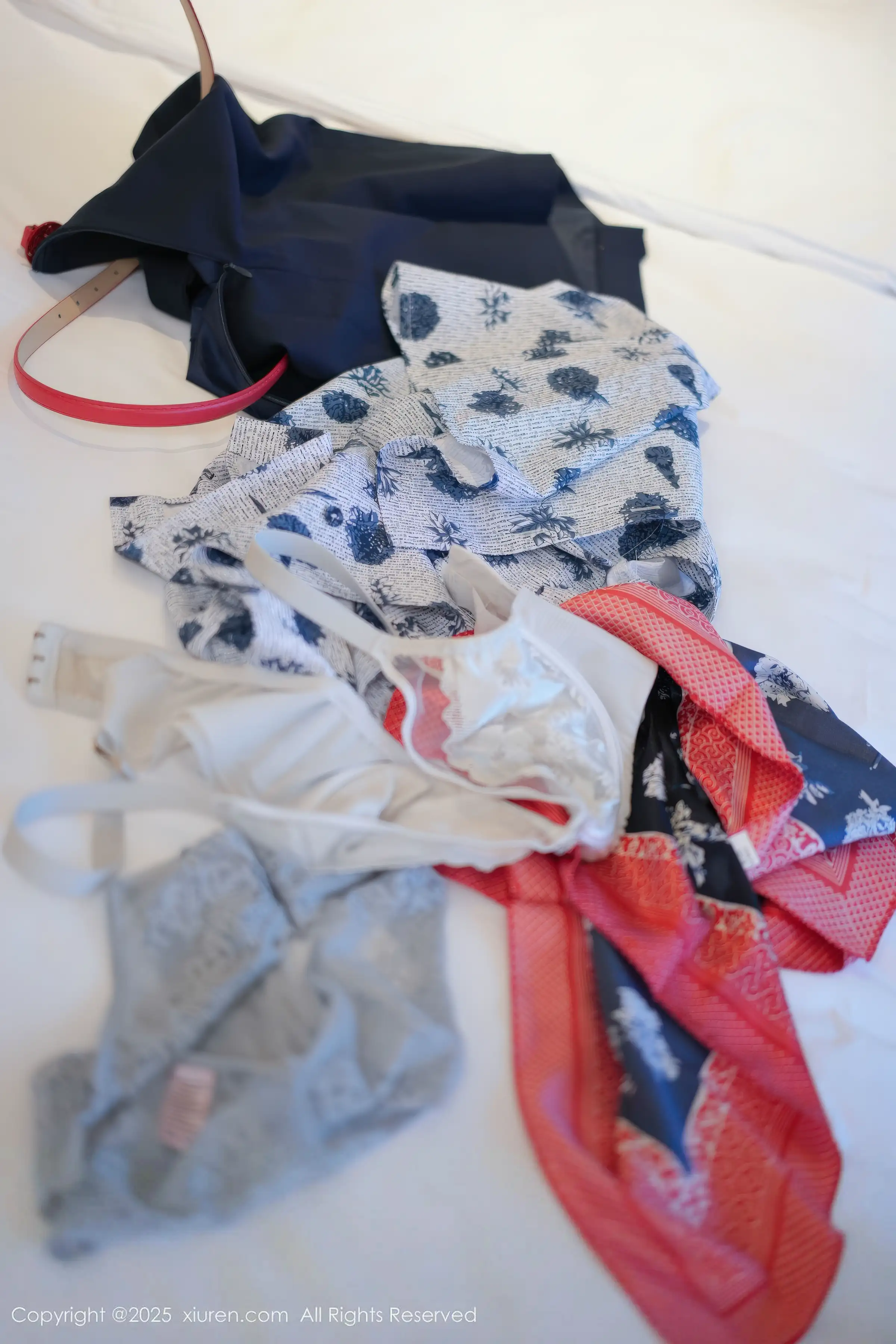   [XiuRen]高清写真图 2025.12.16 No.11115 沈南汐RuRu 空姐制服第61张图片