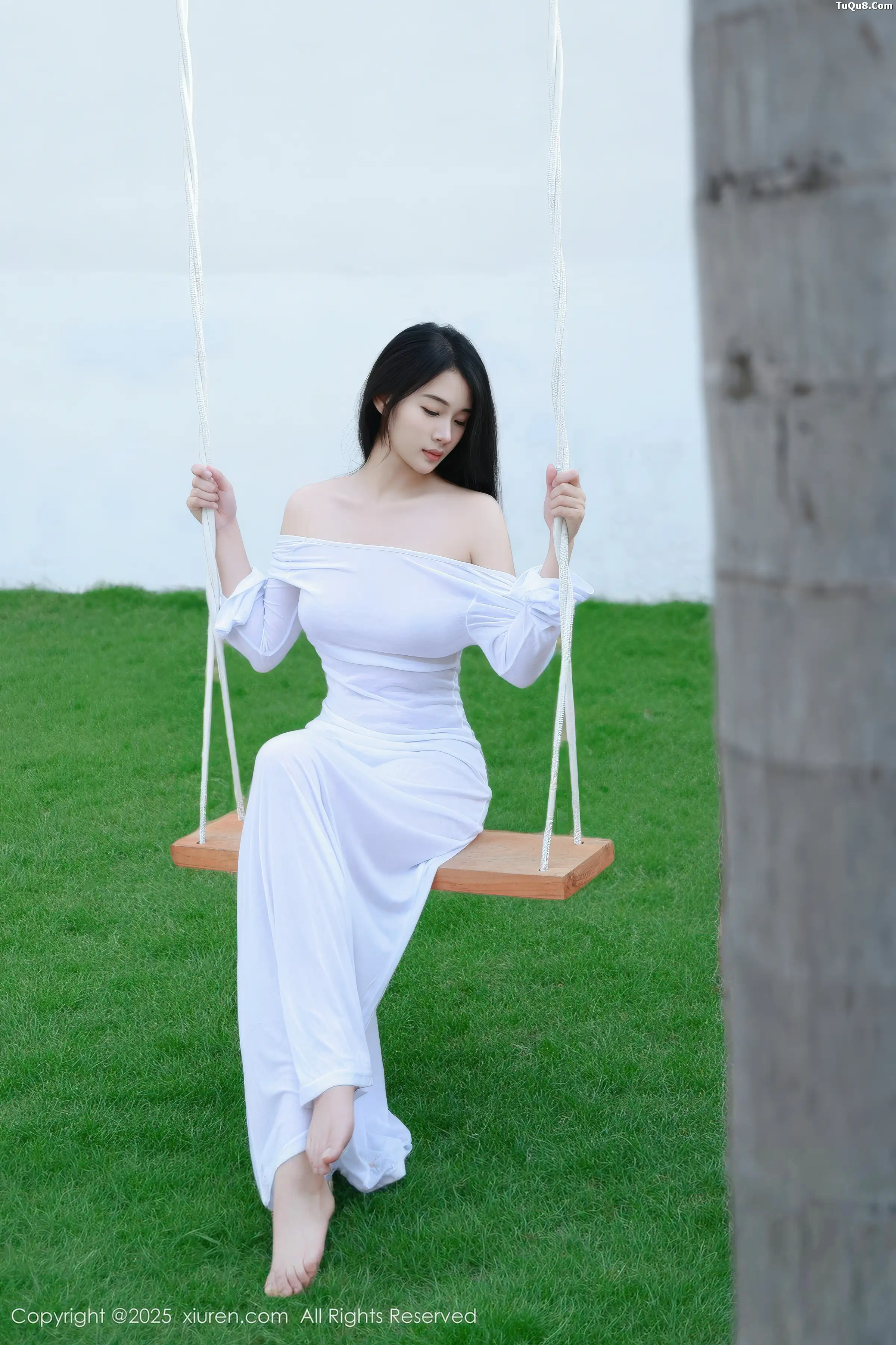   [XiuRen]高清写真图 2025.12.19 No.11129 南乔 泳池场景第1张图片