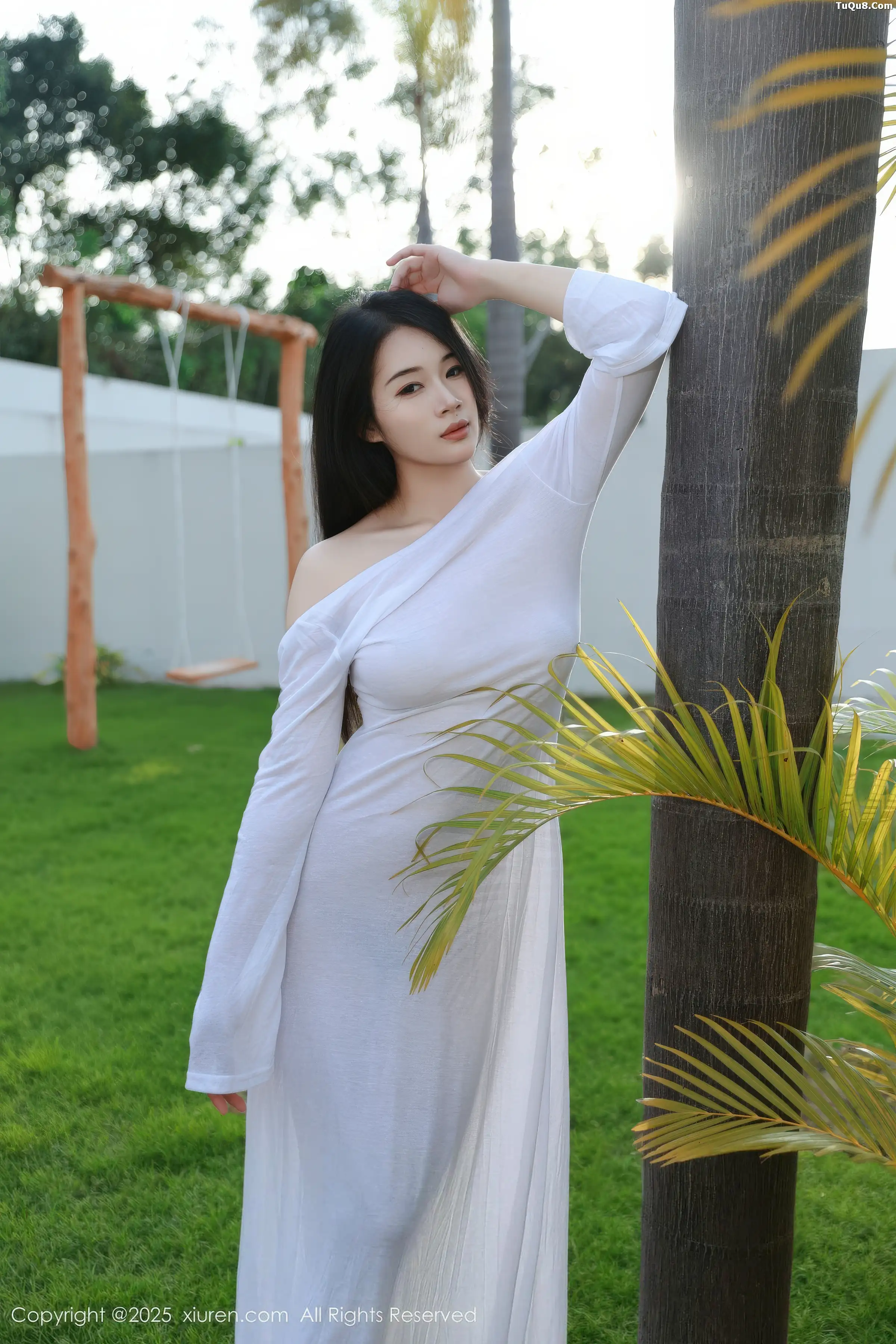   [XiuRen]高清写真图 2025.12.19 No.11129 南乔 泳池场景第13张图片