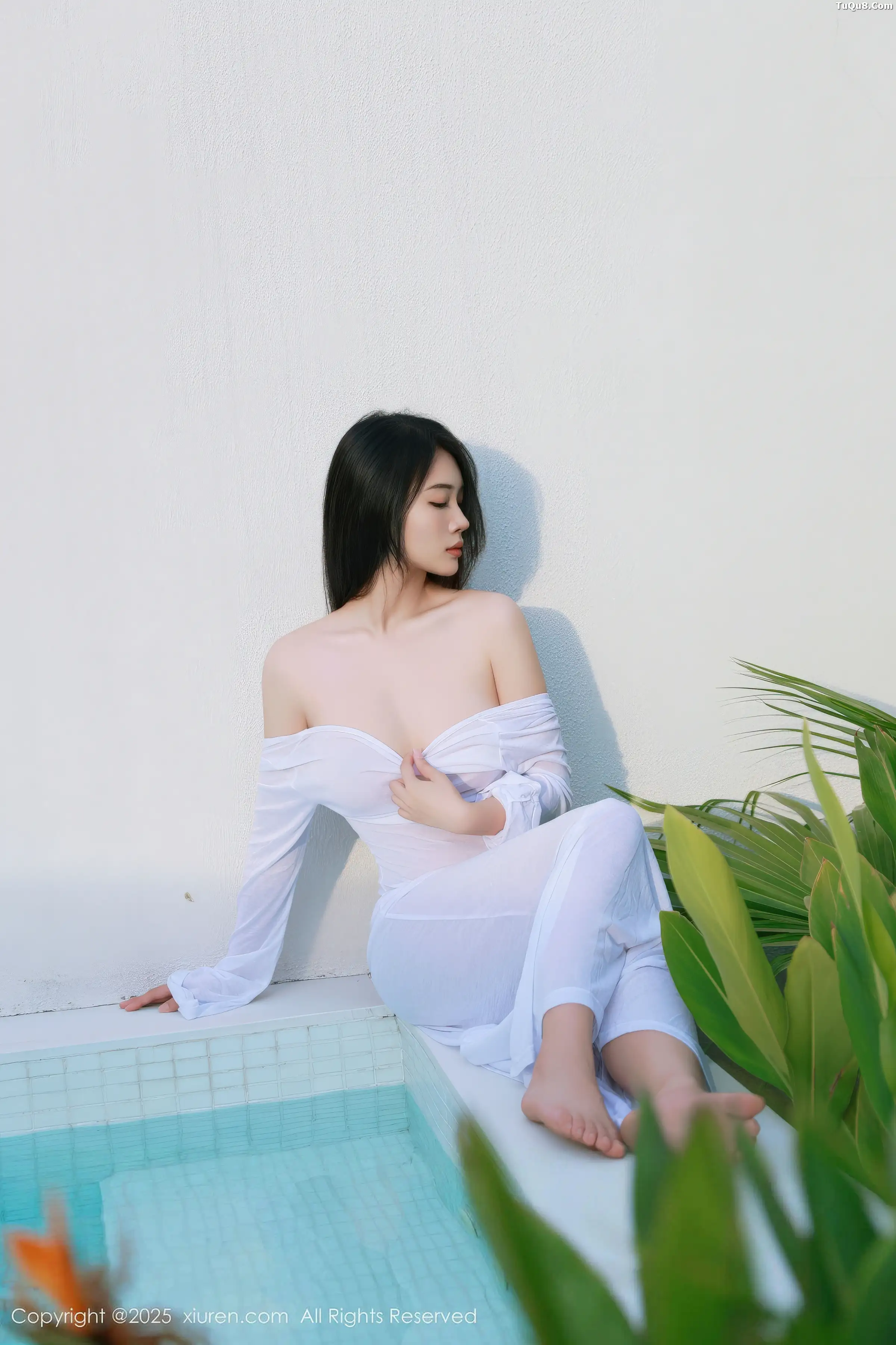   [XiuRen]高清写真图 2025.12.19 No.11129 南乔 泳池场景第19张图片
