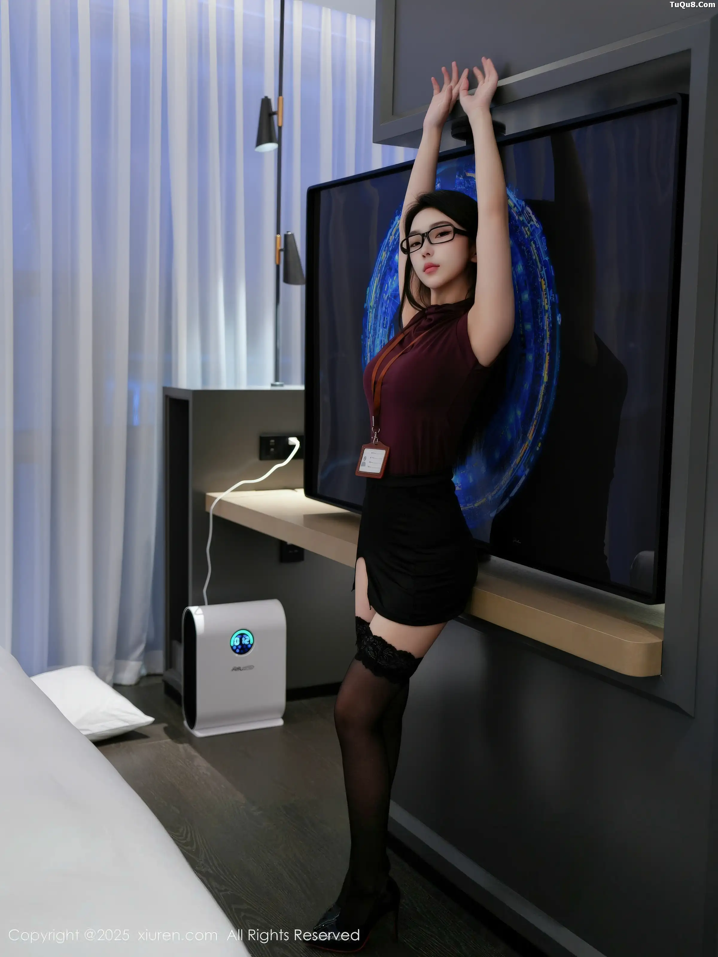   [XiuRen]高清写真图 2025.12.22 No.11135 烧烧小桃 OL服饰第11张图片