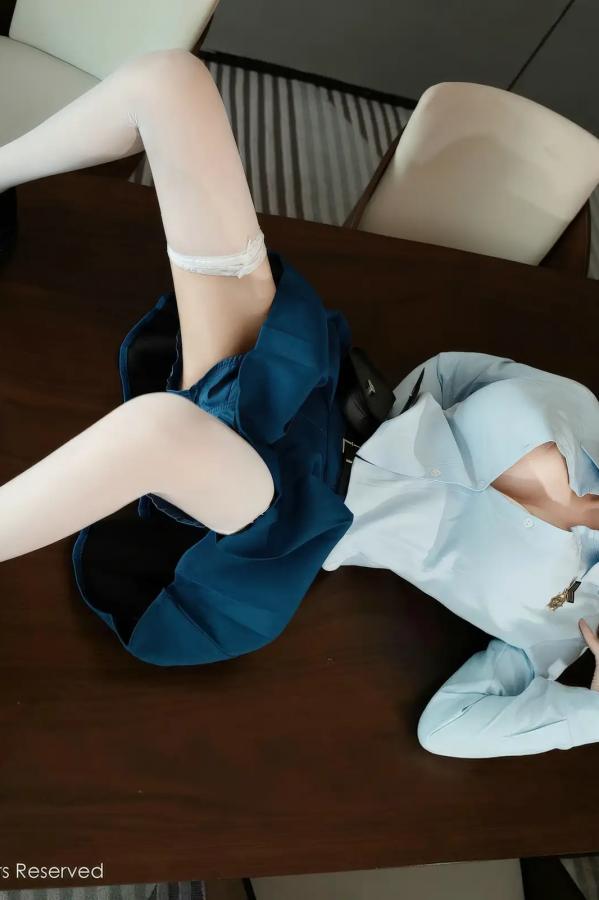   [XiuRen]高清写真图 2025.12.23 No.11141 苏甜橙子 JK制服第31张图片