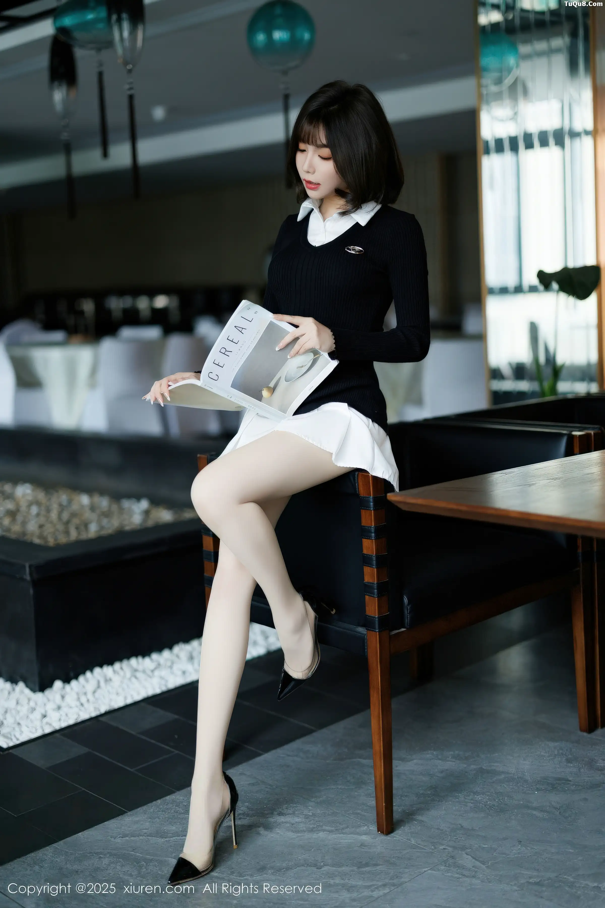   [XiuRen]高清写真图 2025.12.23 No.11138 莉芝荔枝 圣诞主题第1张图片