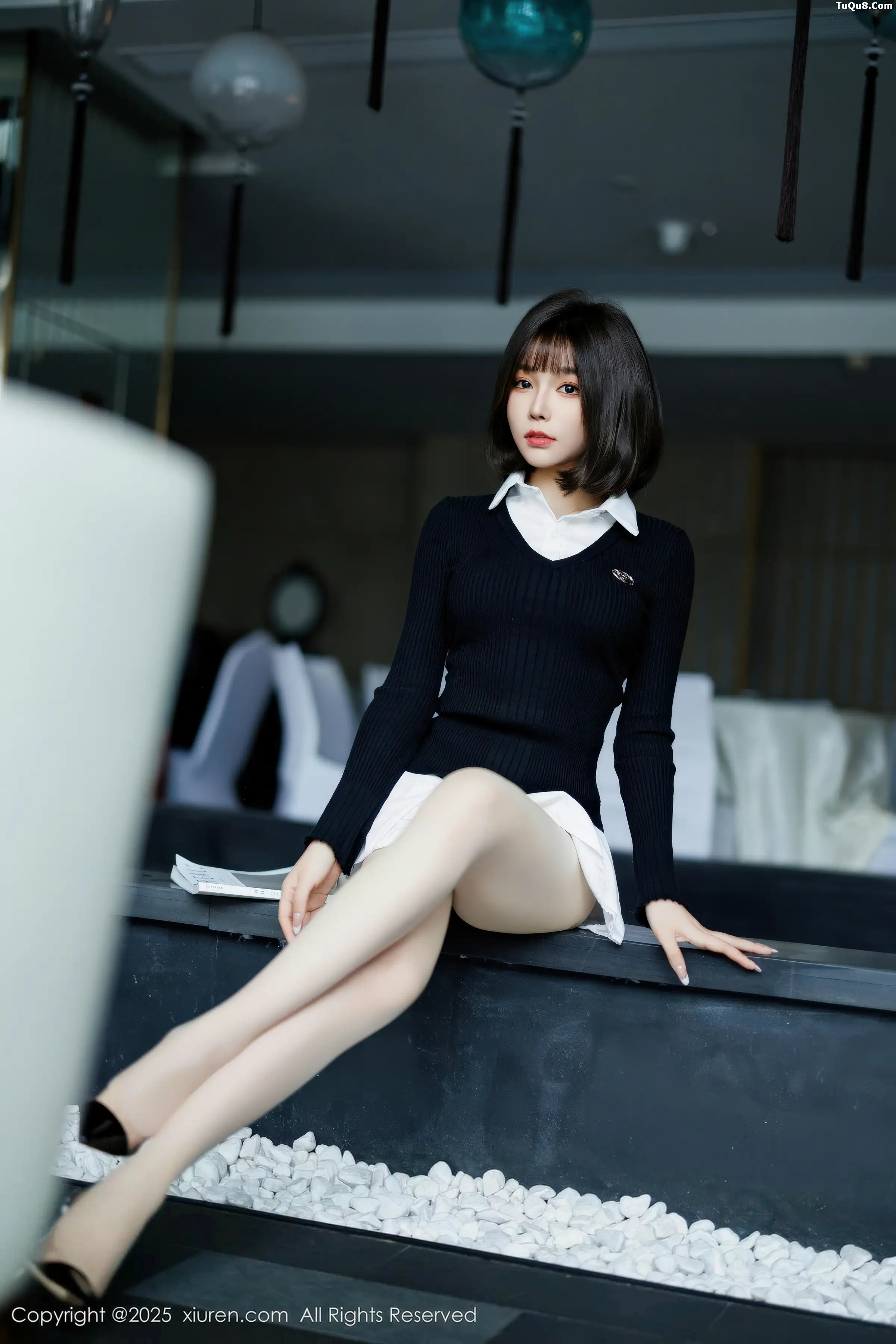   [XiuRen]高清写真图 2025.12.23 No.11138 莉芝荔枝 圣诞主题第9张图片