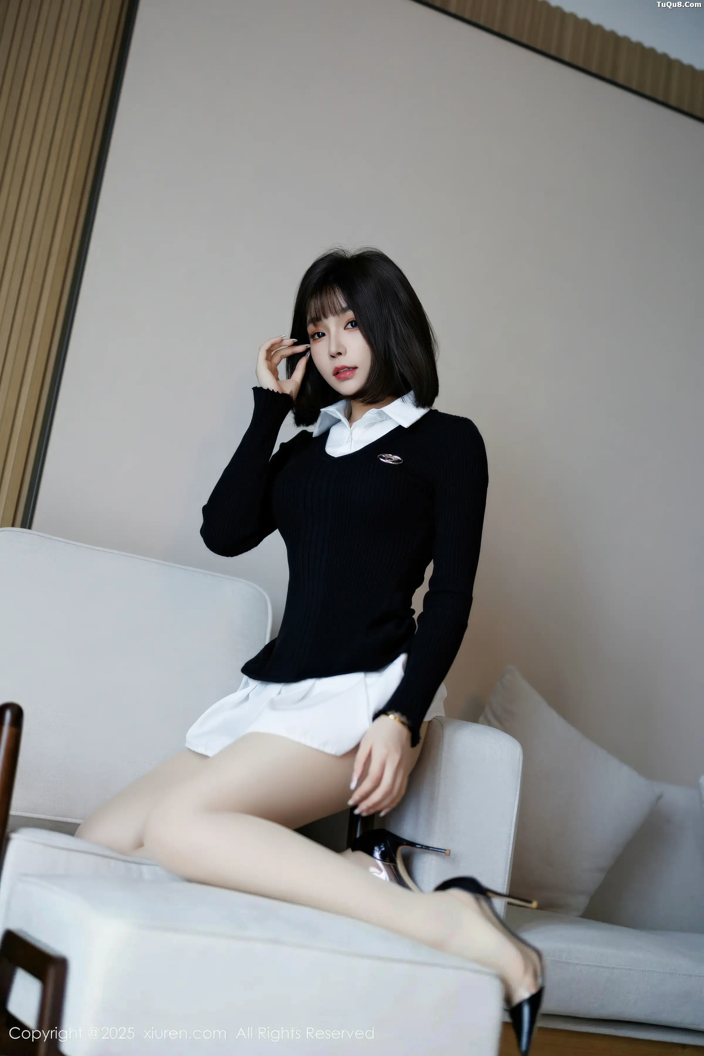   [XiuRen]高清写真图 2025.12.23 No.11138 莉芝荔枝 圣诞主题第15张图片