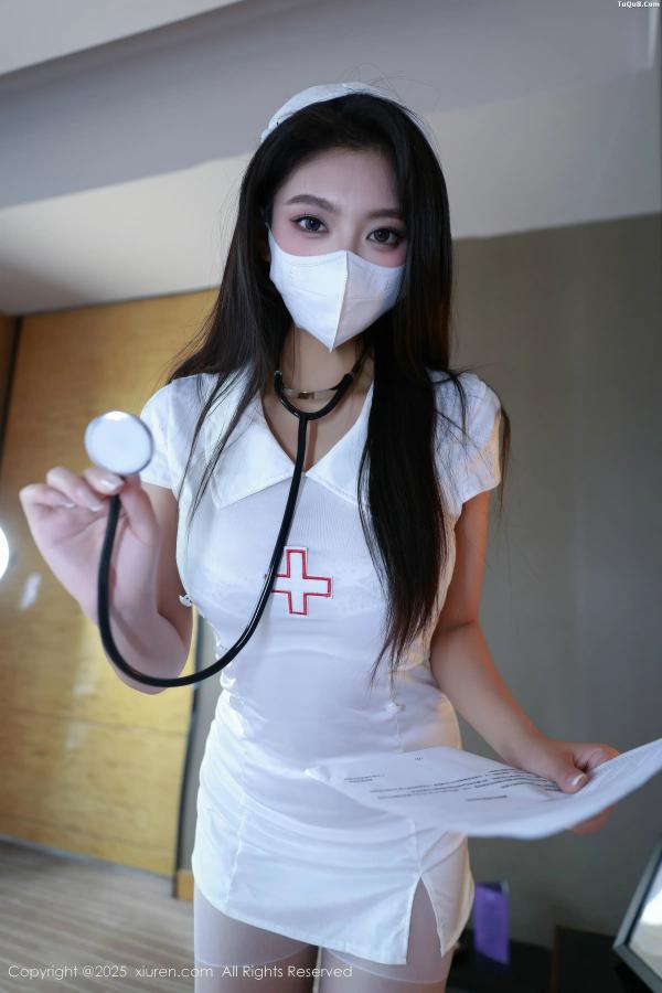   [XiuRen]高清写真图 2025.12.22 No.11134 冬安 白色护士制服第14张图片