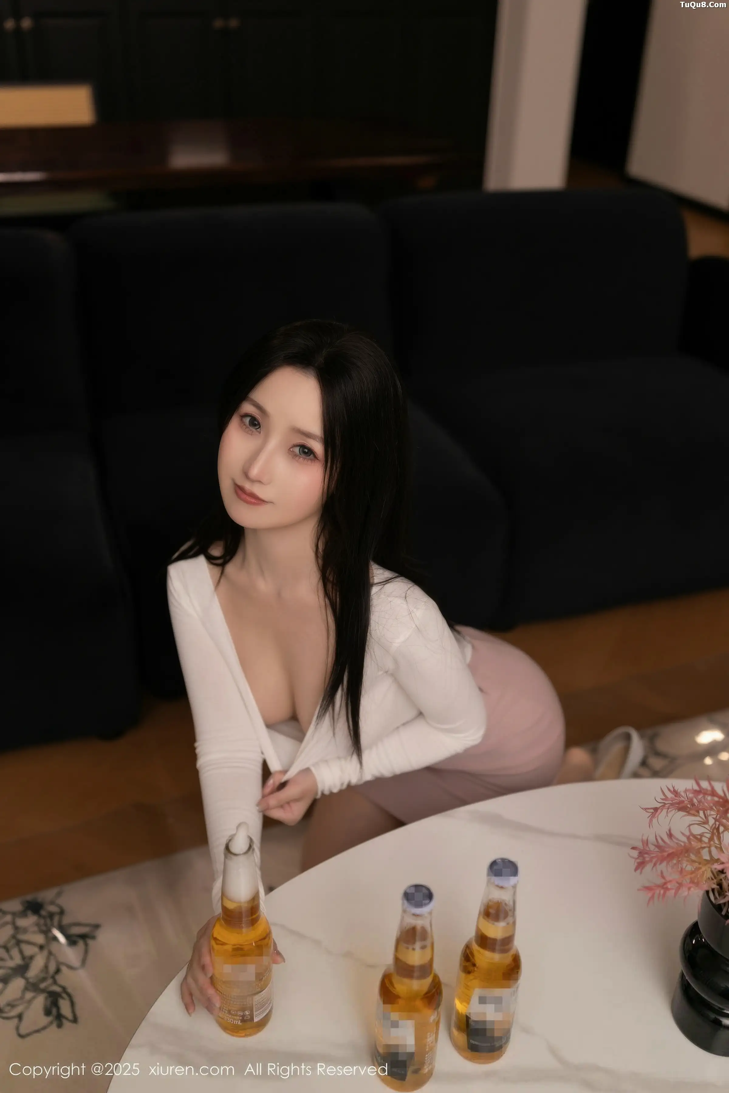   [XiuRen]高清写真图 2025.12.24 No.11147 杏子Yada 性感白T第23张图片