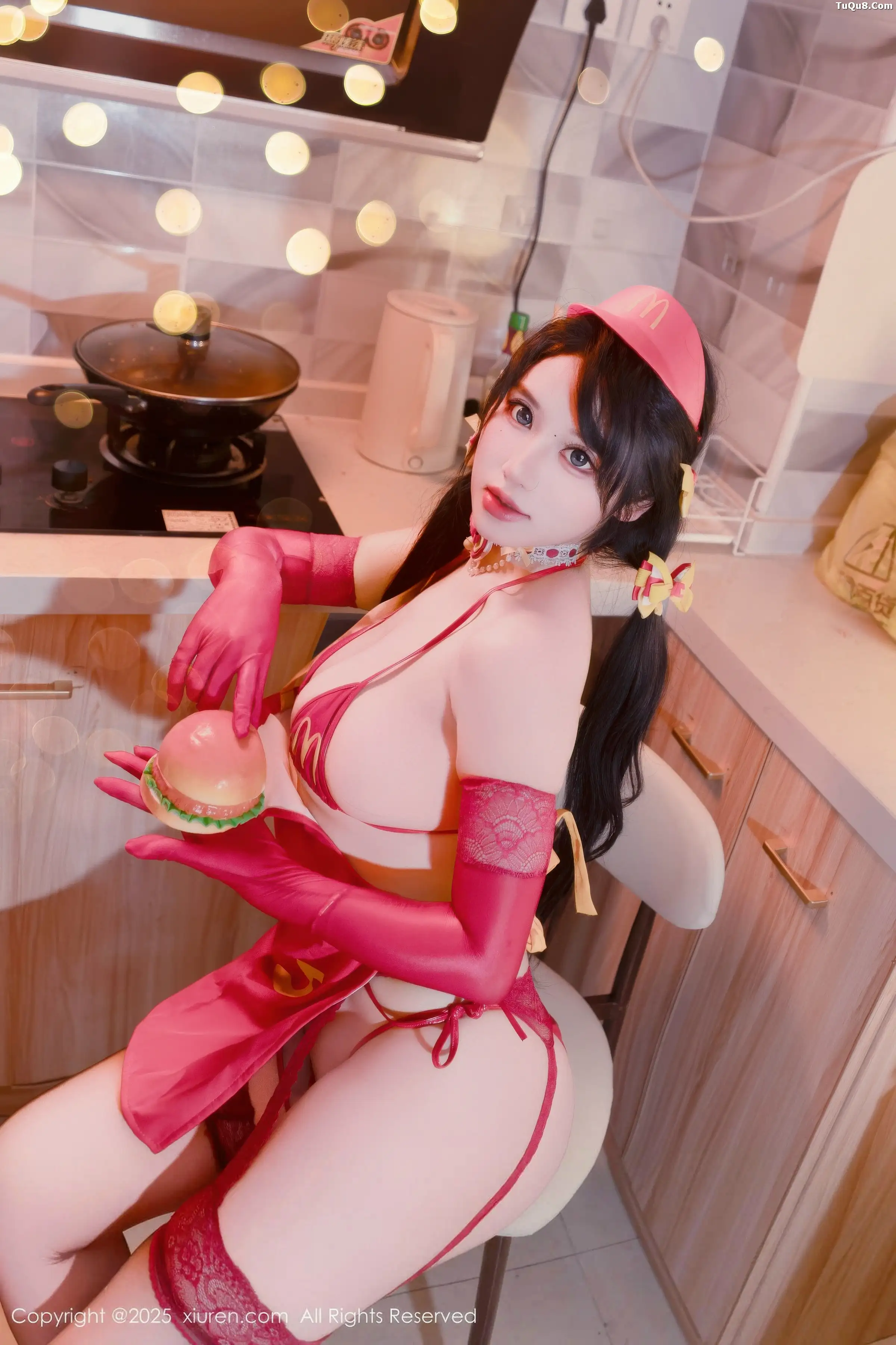   [XiuRen]高清写真图 2025.12.25 No.11154 汐汐爱吃草莓 红色情趣内衣第10张图片