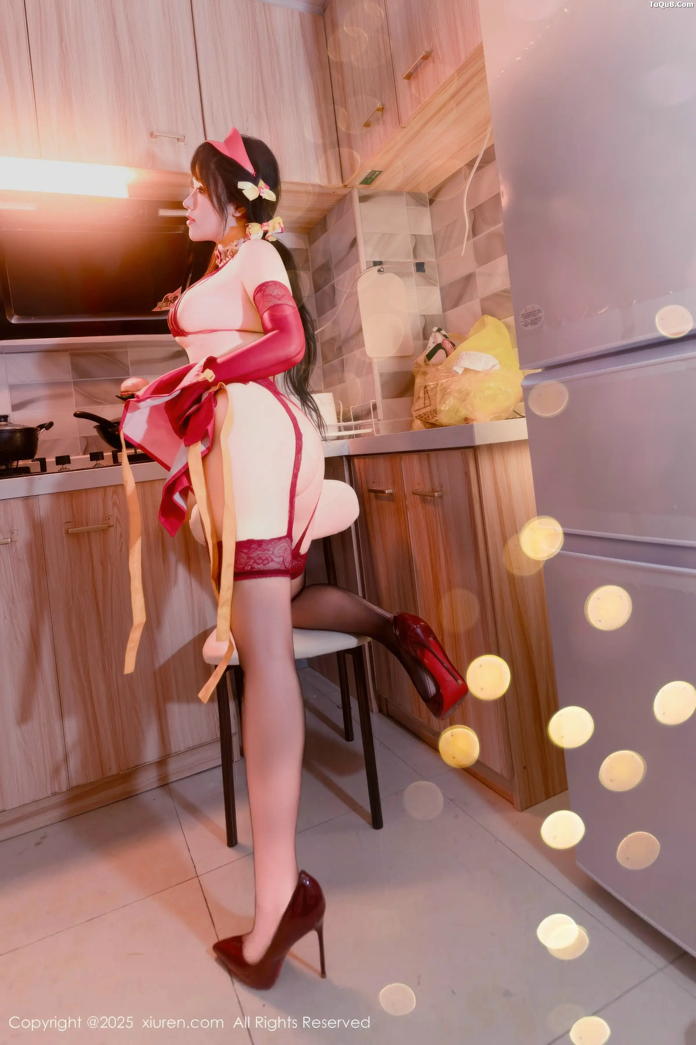   [XiuRen]高清写真图 2025.12.25 No.11154 汐汐爱吃草莓 红色情趣内衣第17张图片