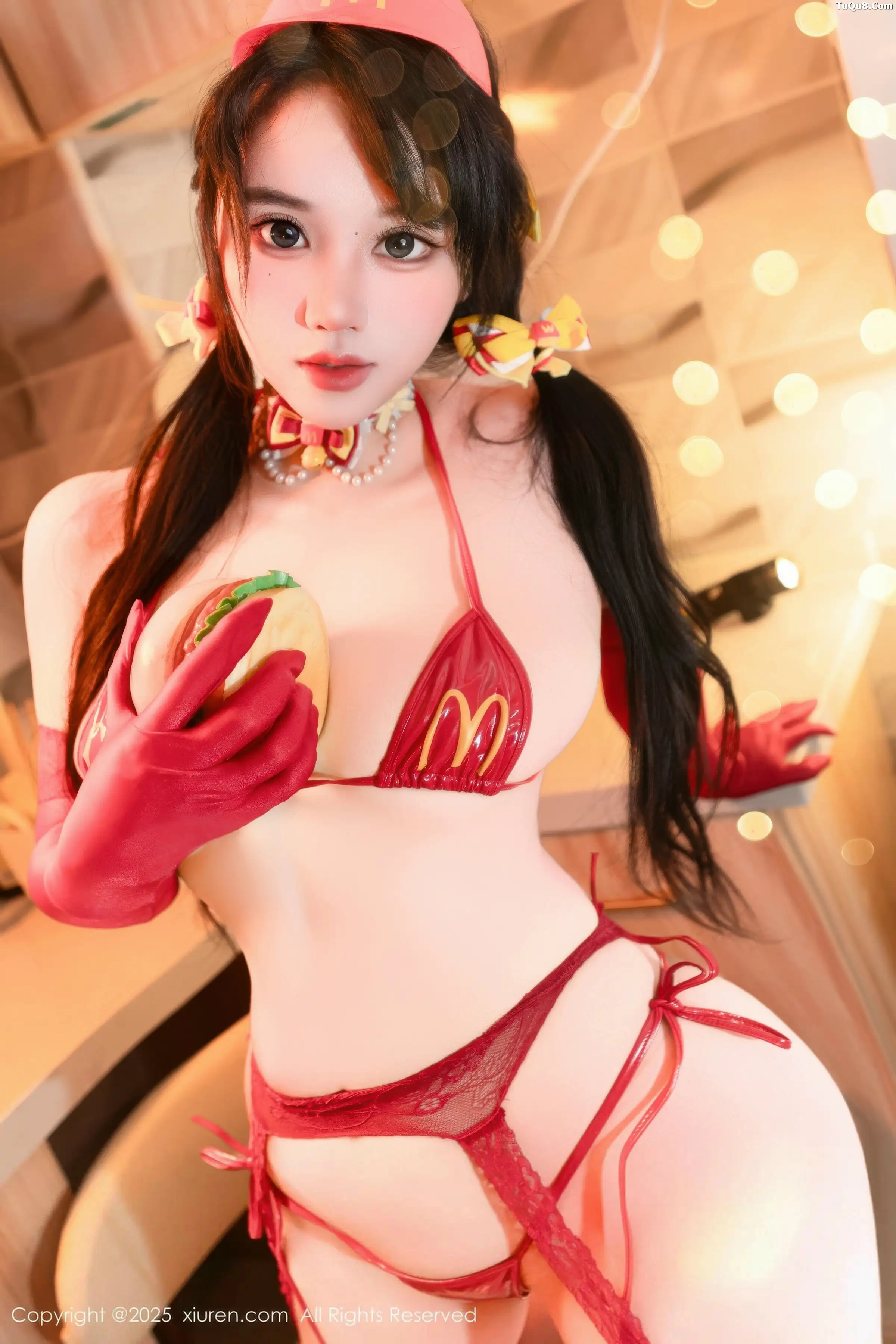   [XiuRen]高清写真图 2025.12.25 No.11154 汐汐爱吃草莓 红色情趣内衣第19张图片