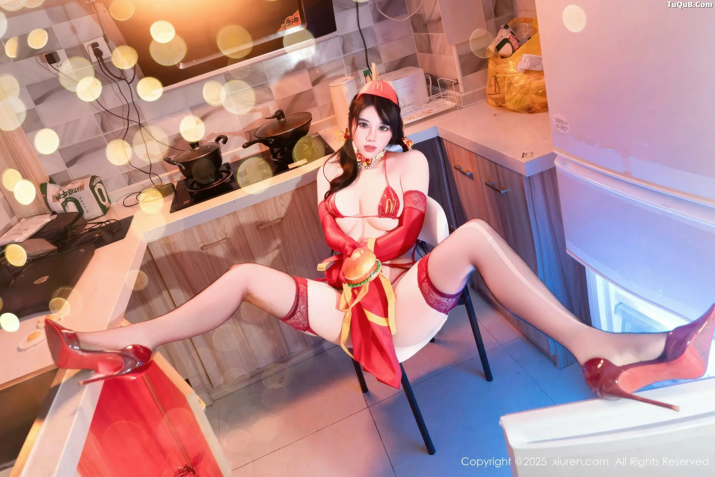   [XiuRen]高清写真图 2025.12.25 No.11154 汐汐爱吃草莓 红色情趣内衣第28张图片