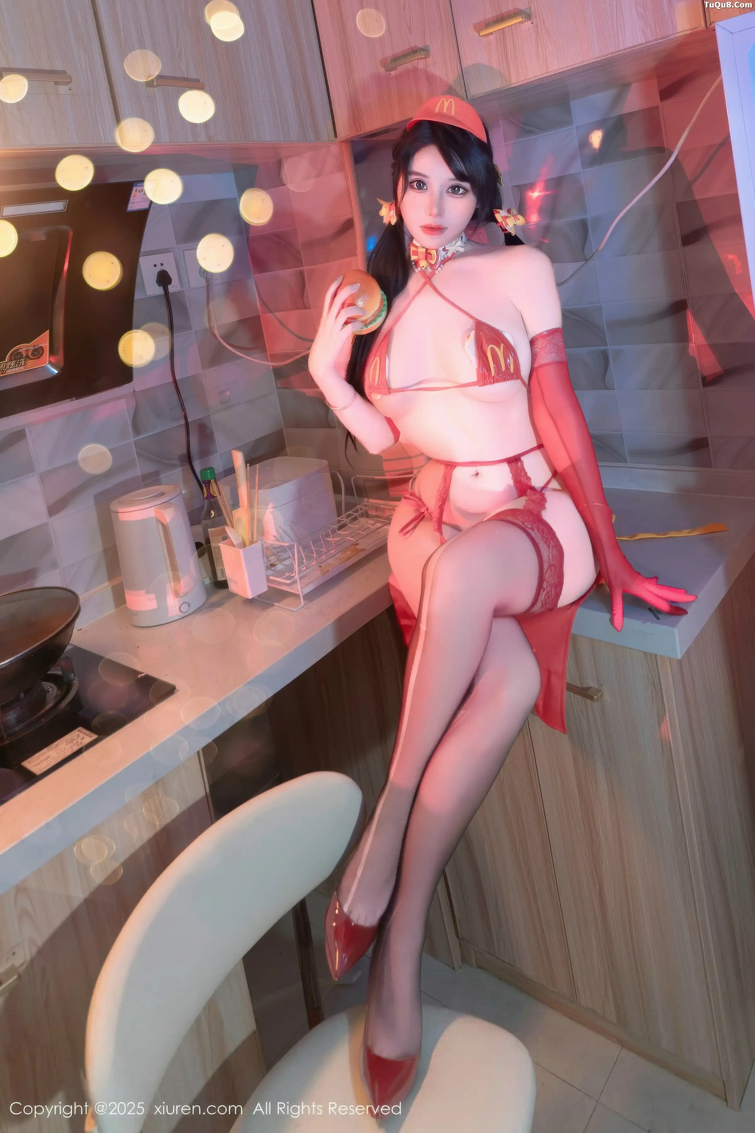   [XiuRen]高清写真图 2025.12.25 No.11154 汐汐爱吃草莓 红色情趣内衣第33张图片