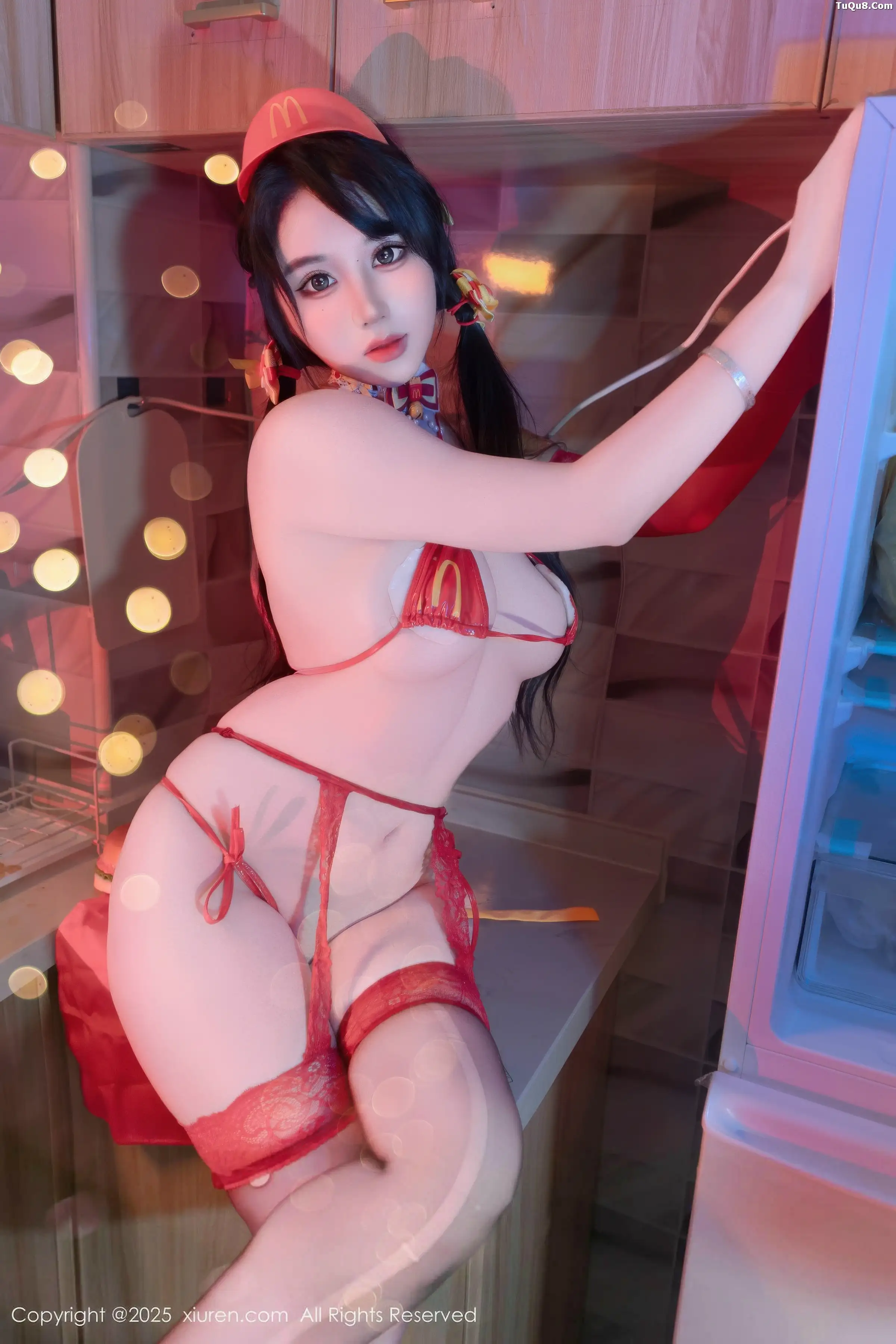   [XiuRen]高清写真图 2025.12.25 No.11154 汐汐爱吃草莓 红色情趣内衣第37张图片