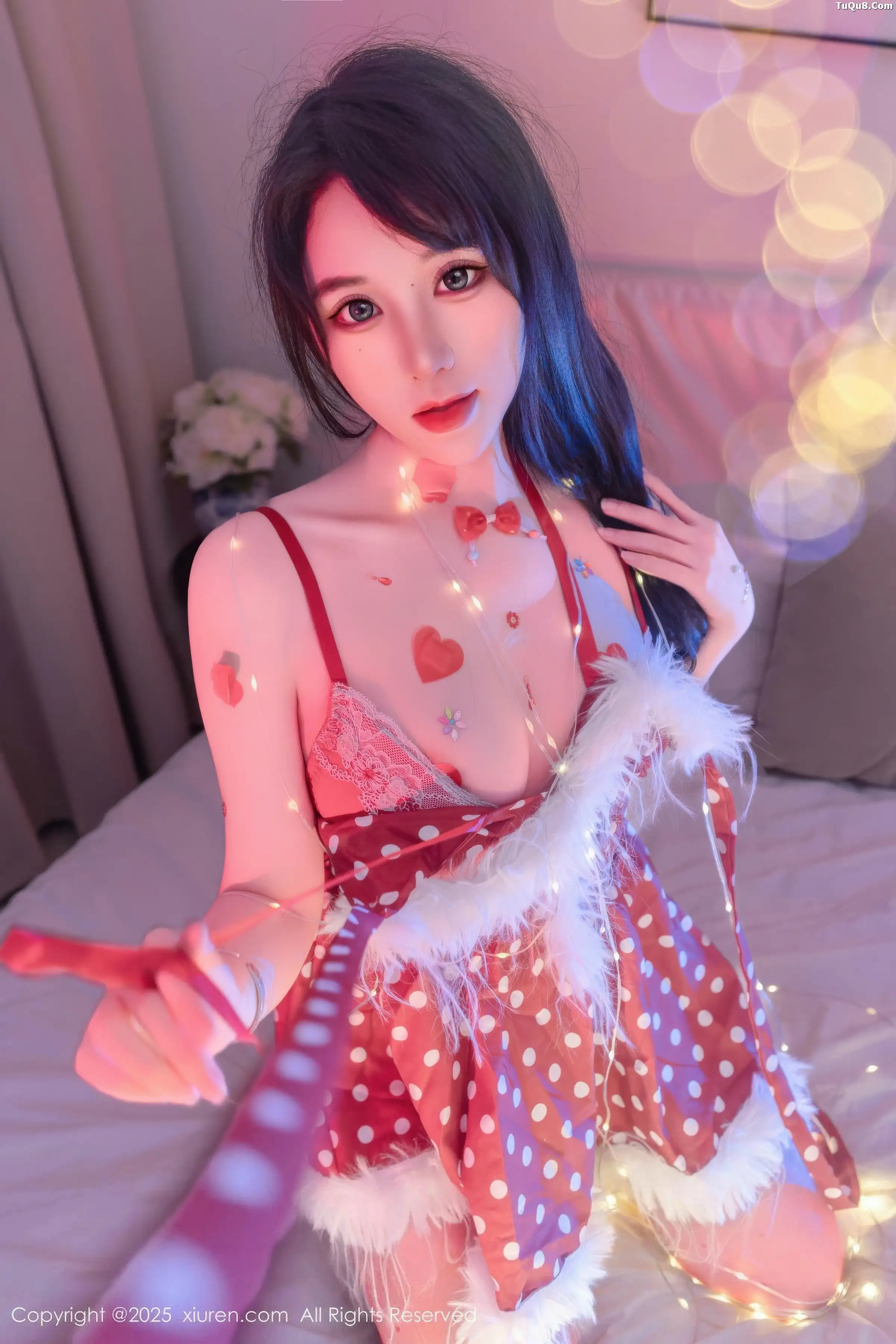   [XiuRen]高清写真图 2025.12.25 No.11154 汐汐爱吃草莓 红色情趣内衣第45张图片