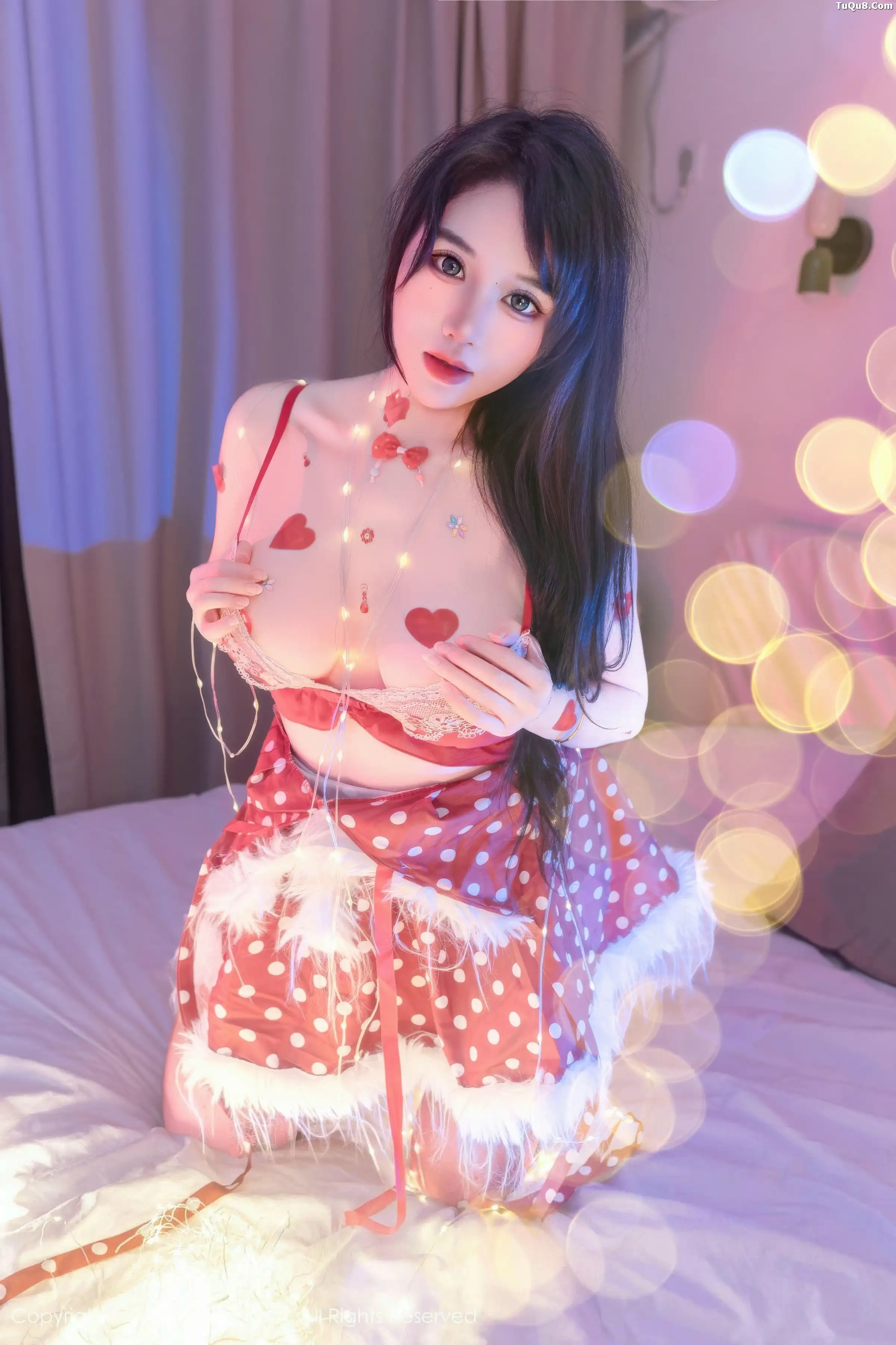   [XiuRen]高清写真图 2025.12.25 No.11154 汐汐爱吃草莓 红色情趣内衣第47张图片