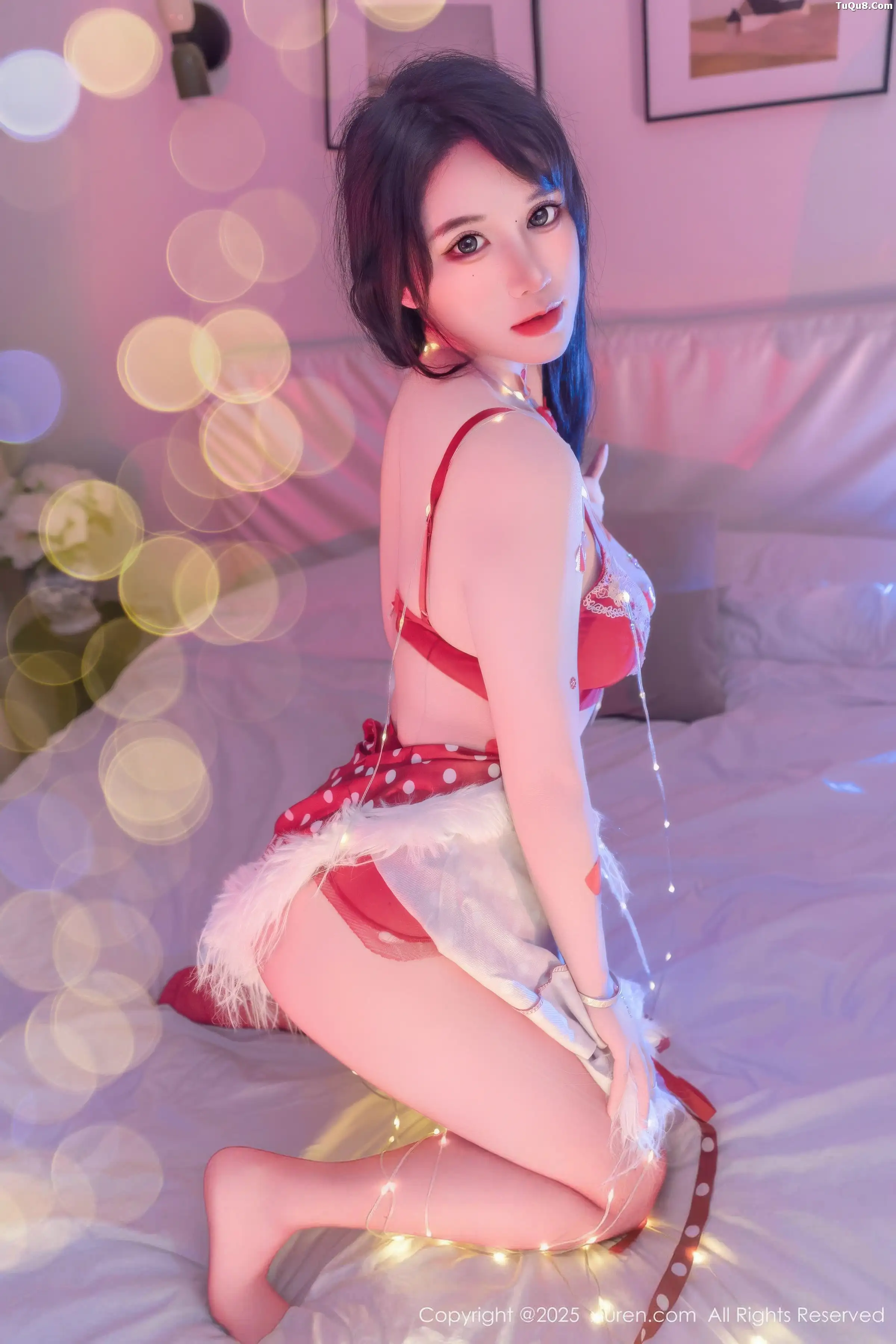   [XiuRen]高清写真图 2025.12.25 No.11154 汐汐爱吃草莓 红色情趣内衣第52张图片