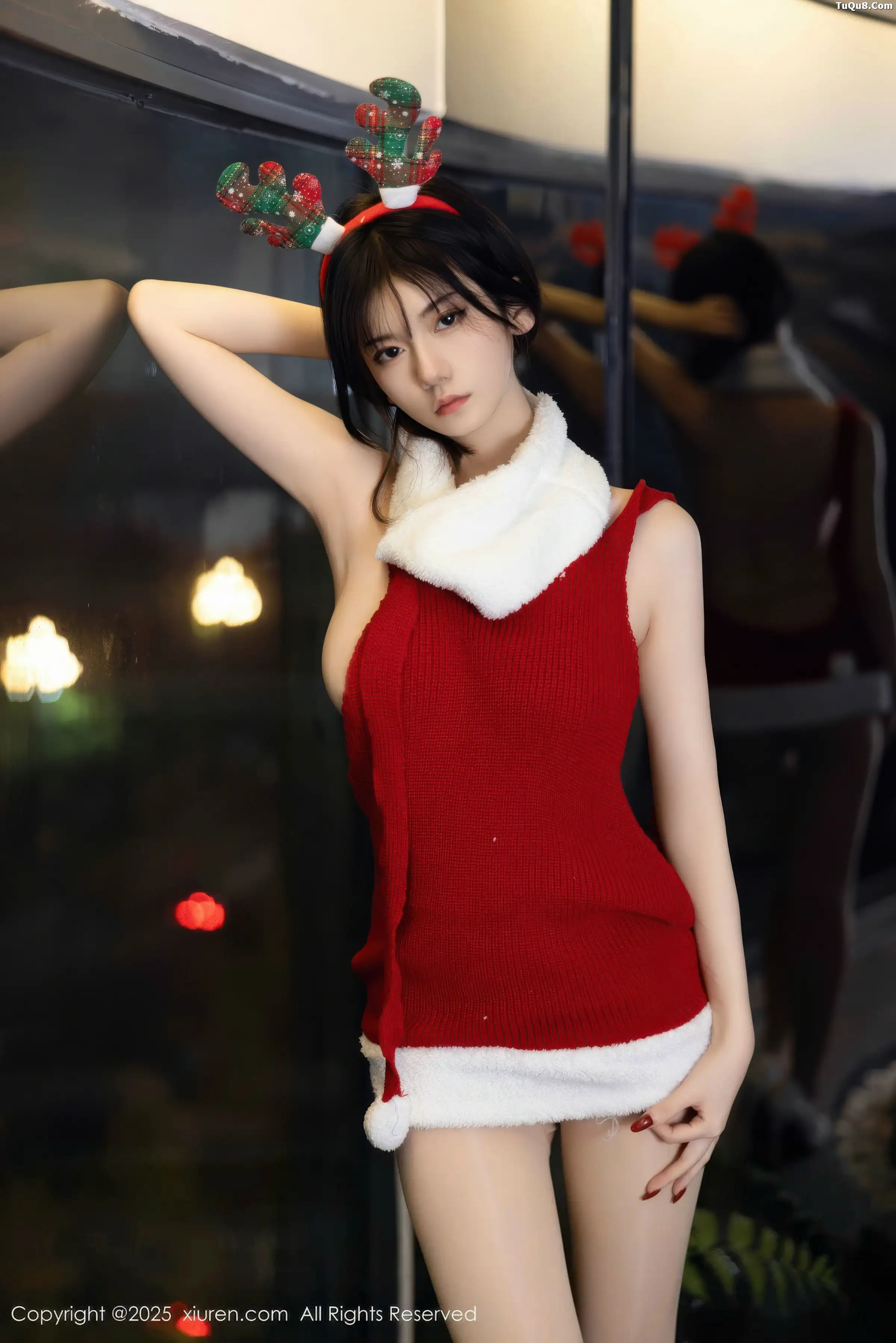   [XiuRen]高清写真图 2025.12.25 No.11158 凌七七 开背毛衣第14张图片