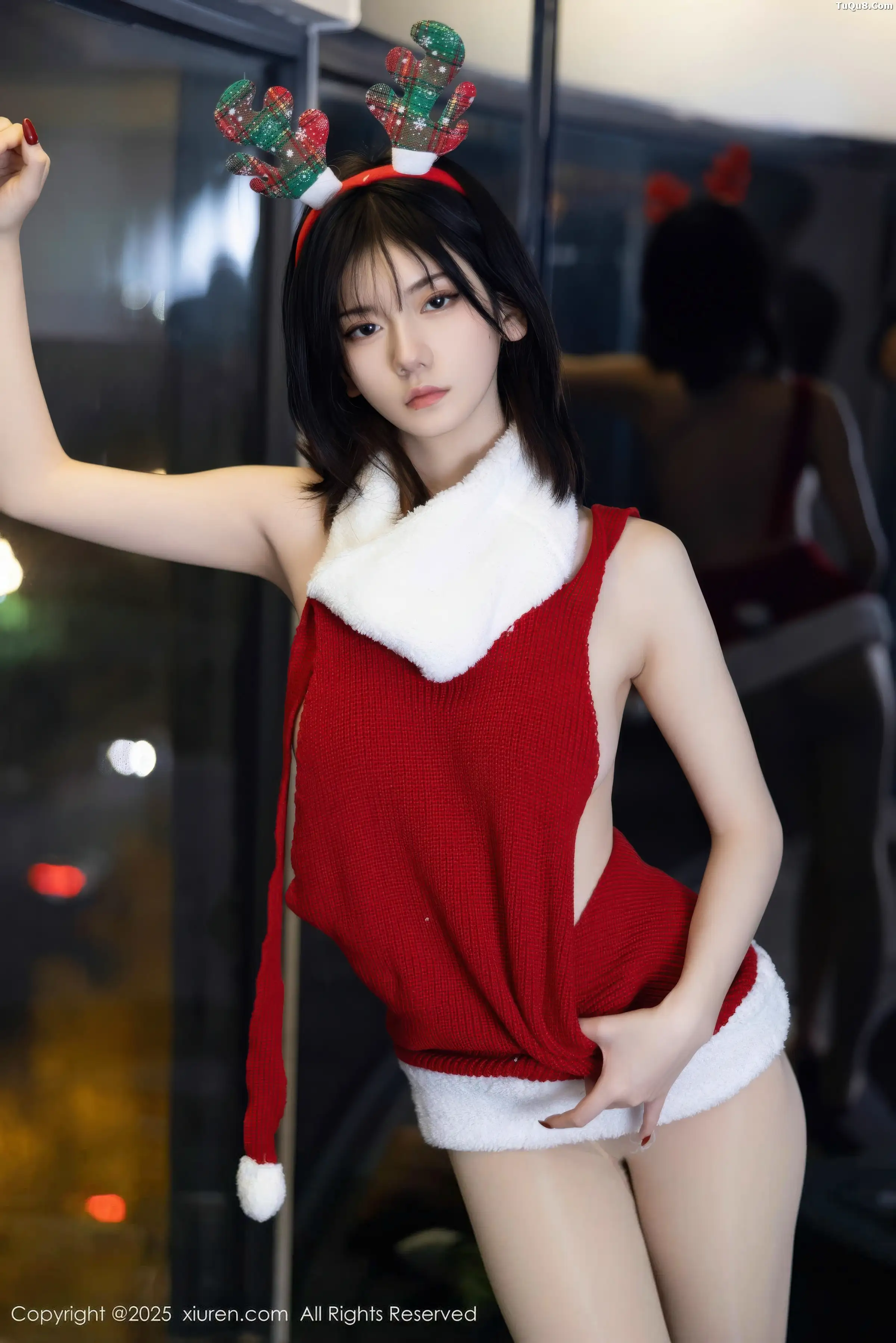   [XiuRen]高清写真图 2025.12.25 No.11158 凌七七 开背毛衣第20张图片