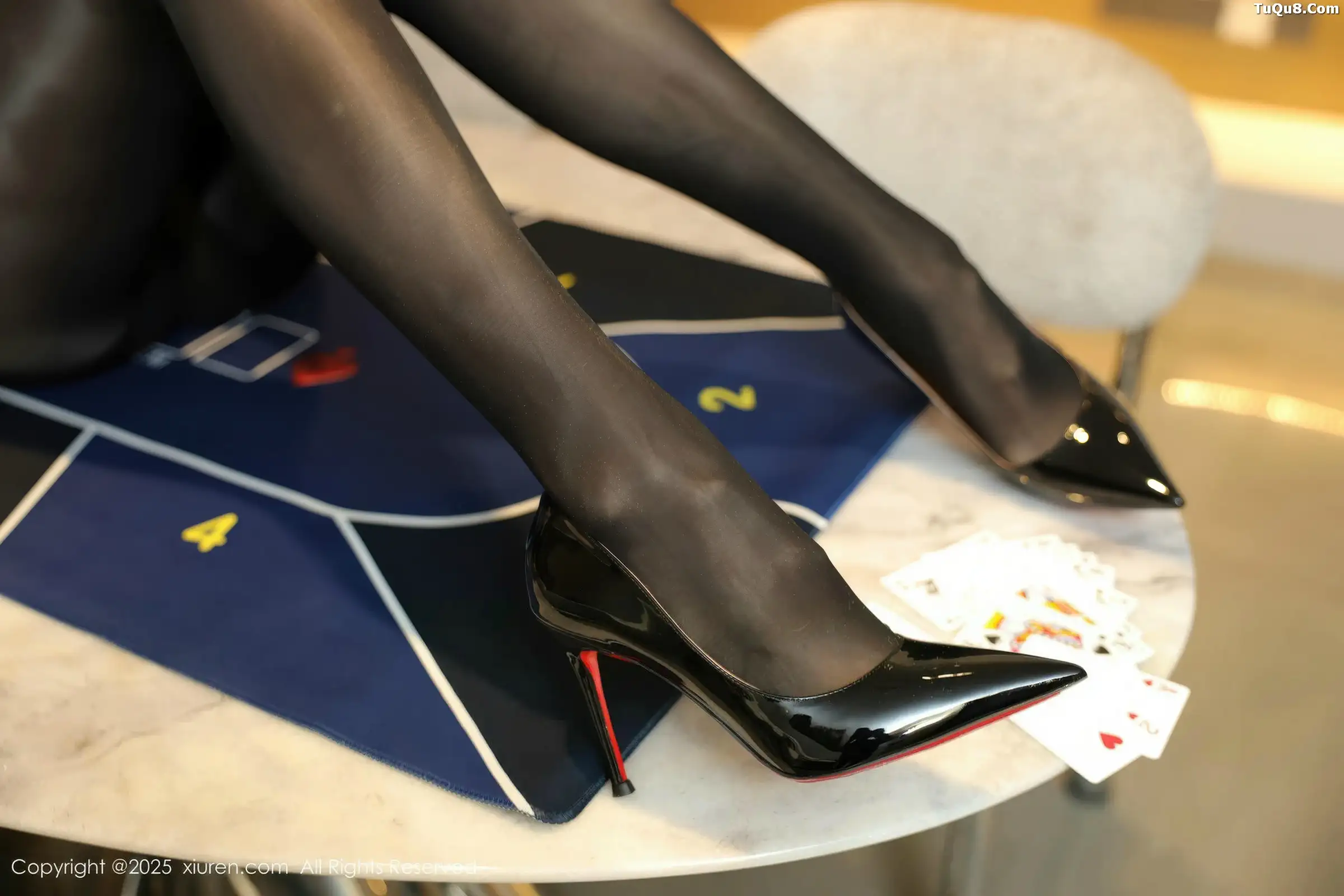   [XiuRen]高清写真图 2025.12.26 No.11161 许微微呀 黑色情趣内衣第13张图片