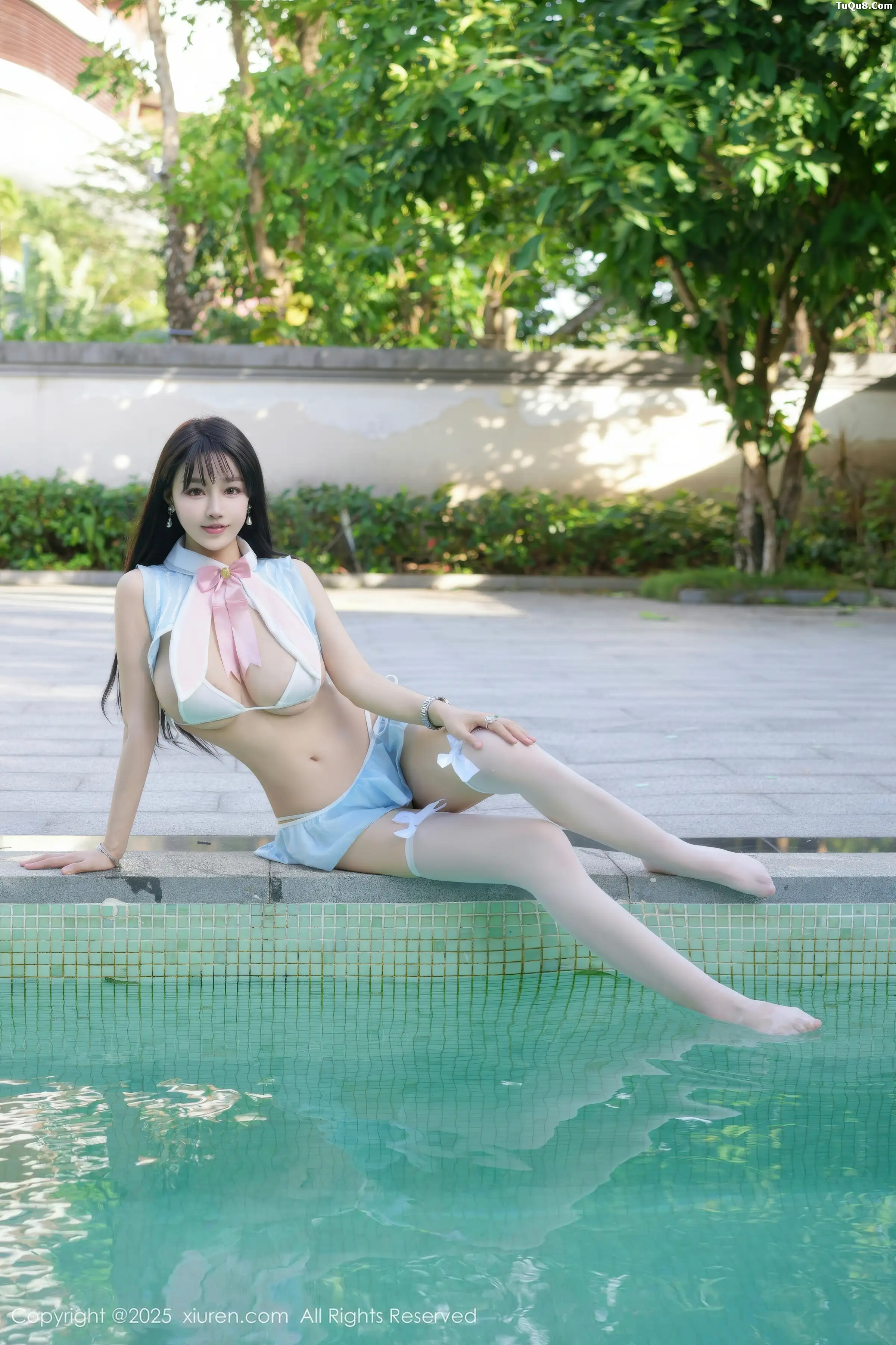   [XiuRen]高清写真图 2025.12.29 No.11170 心上可Flora 性感比基尼第17张图片