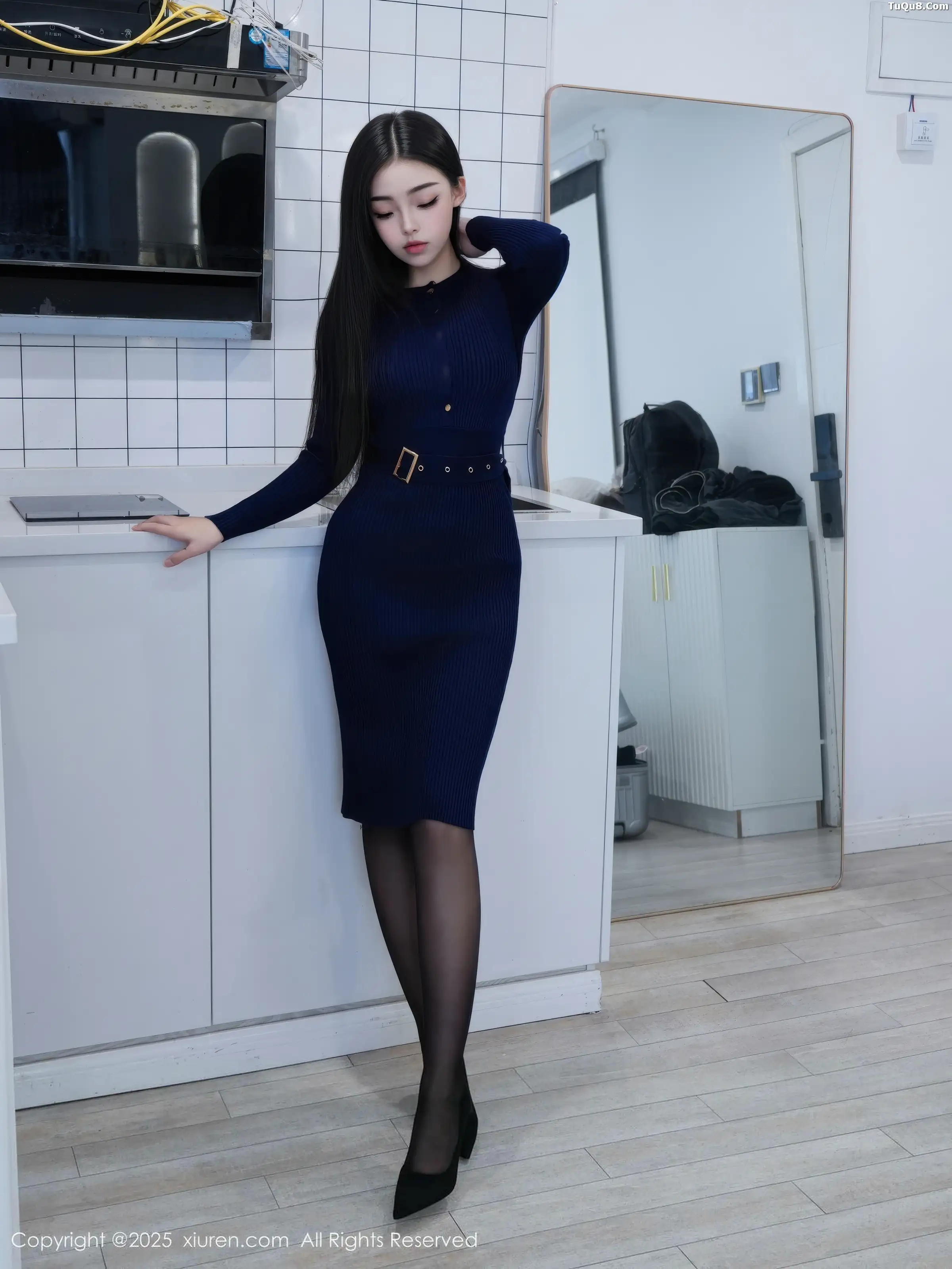   [XiuRen]高清写真图 2025.12.30 No.11173 虞姬无悔 黑丝吊袜第3张图片