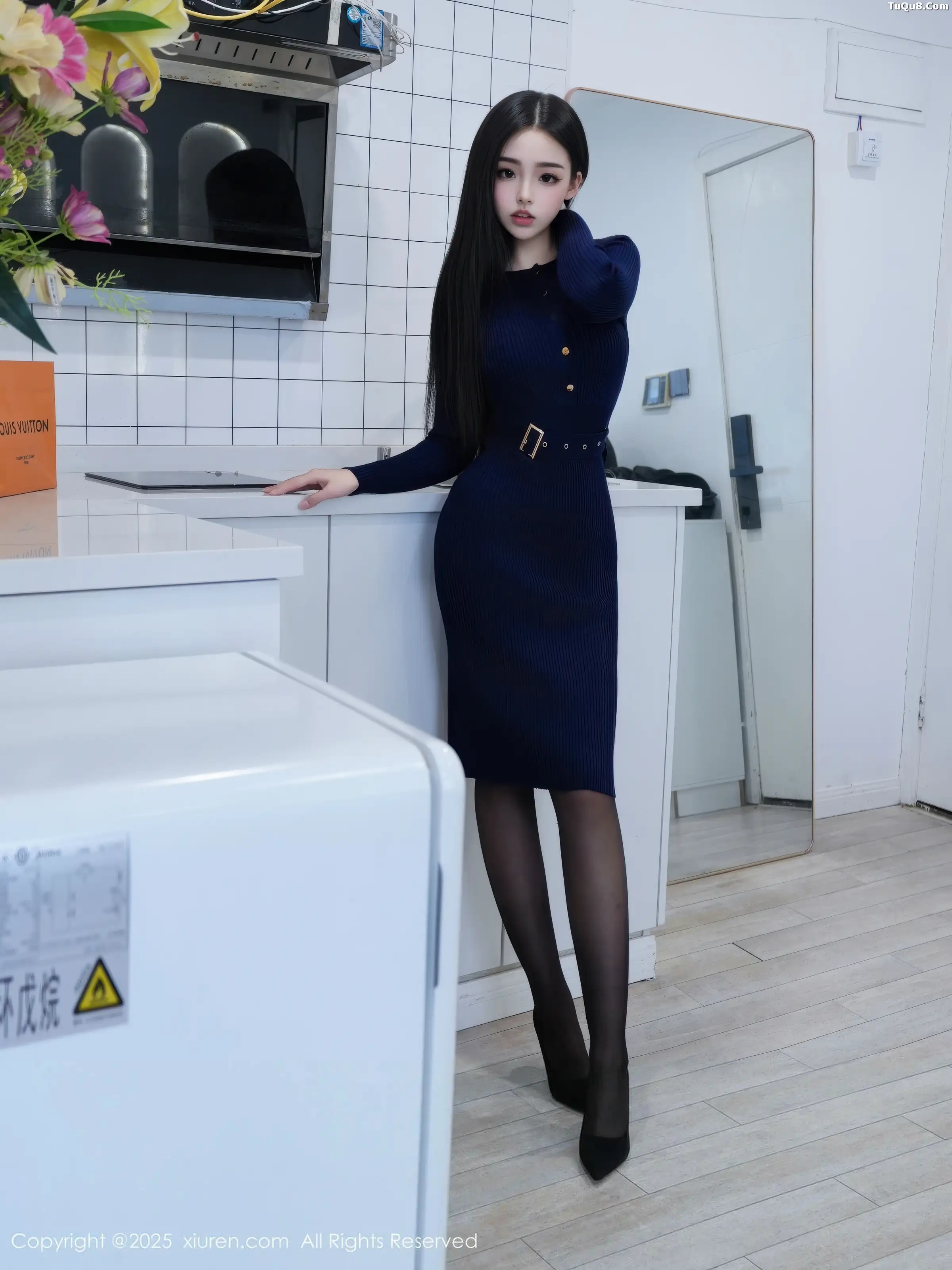   [XiuRen]高清写真图 2025.12.30 No.11173 虞姬无悔 黑丝吊袜第4张图片