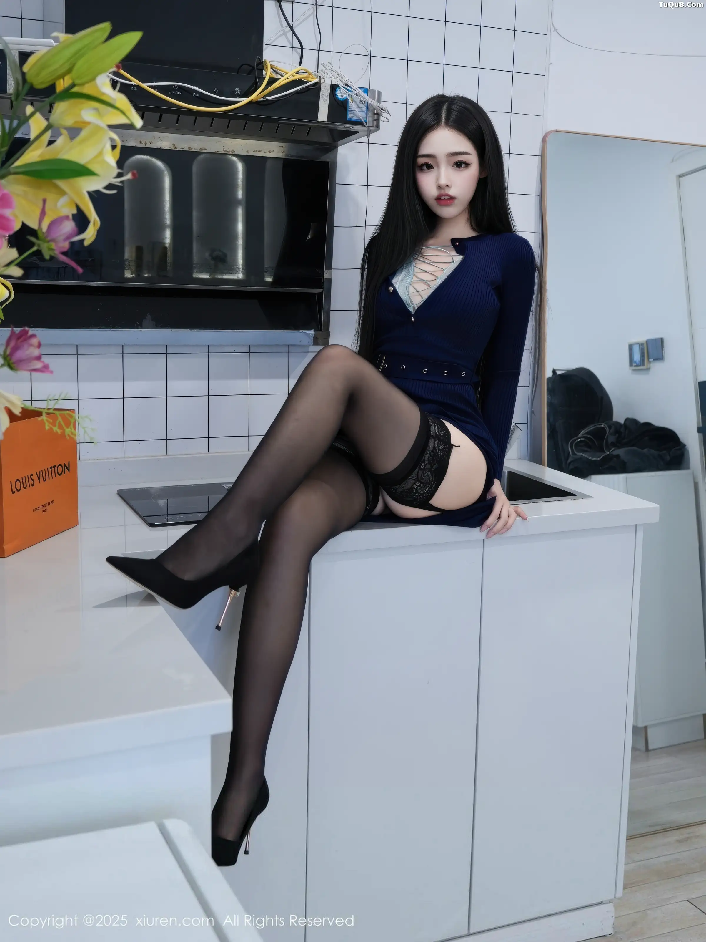   [XiuRen]高清写真图 2025.12.30 No.11173 虞姬无悔 黑丝吊袜第19张图片