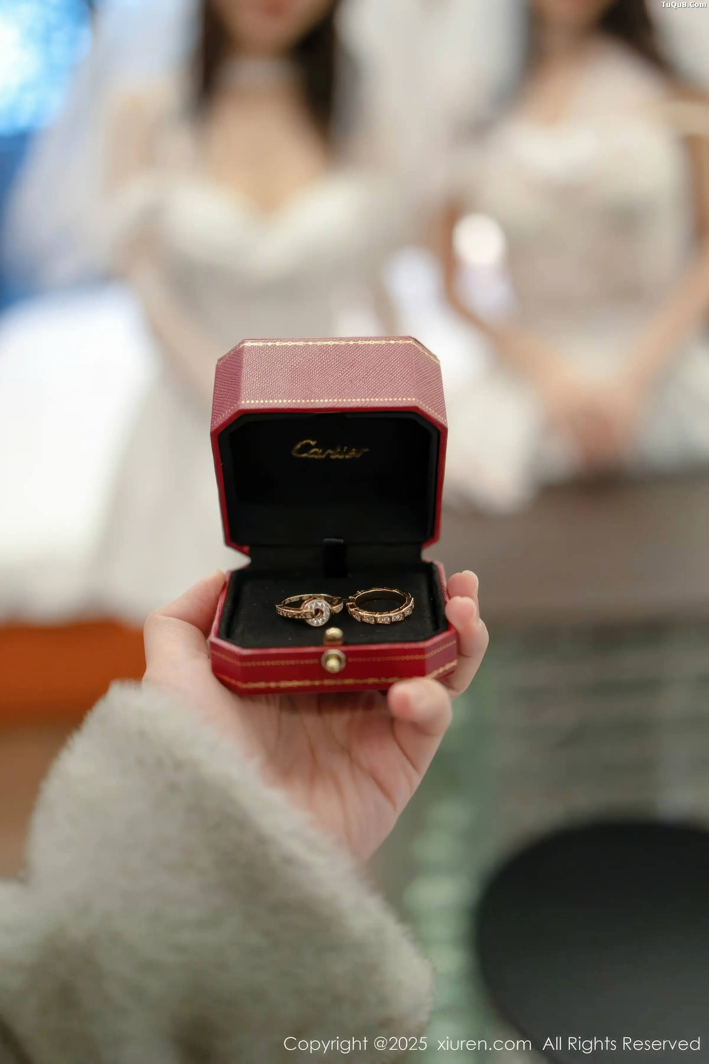   [XiuRen]高清写真图 2025.12.31 No.11184 Twins-桃之夭夭 白色蕾丝婚纱第5张图片