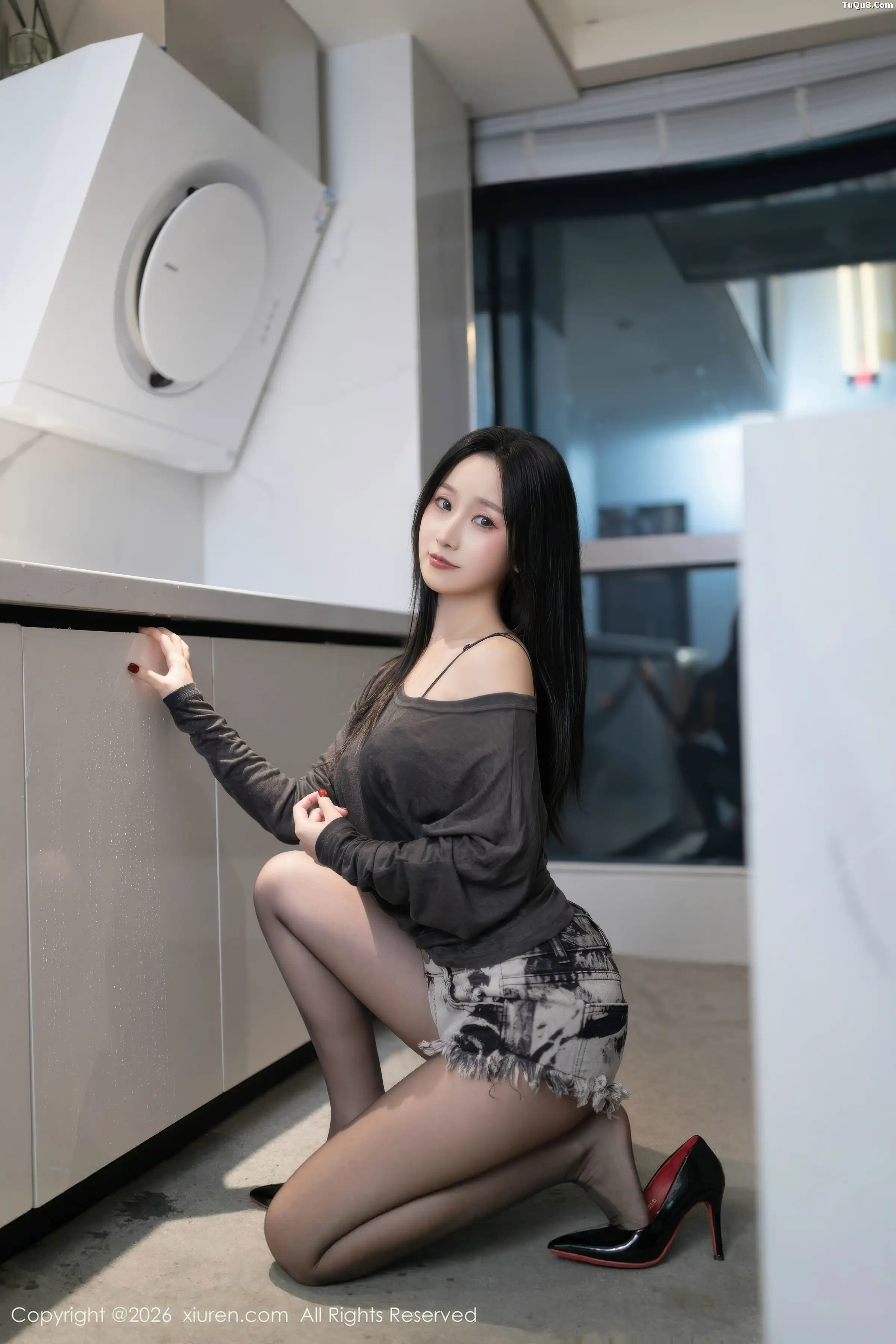   [XiuRen]高清写真图 2026.01.07 No.11202 杏子Yada 黑色情趣内衣第6张图片