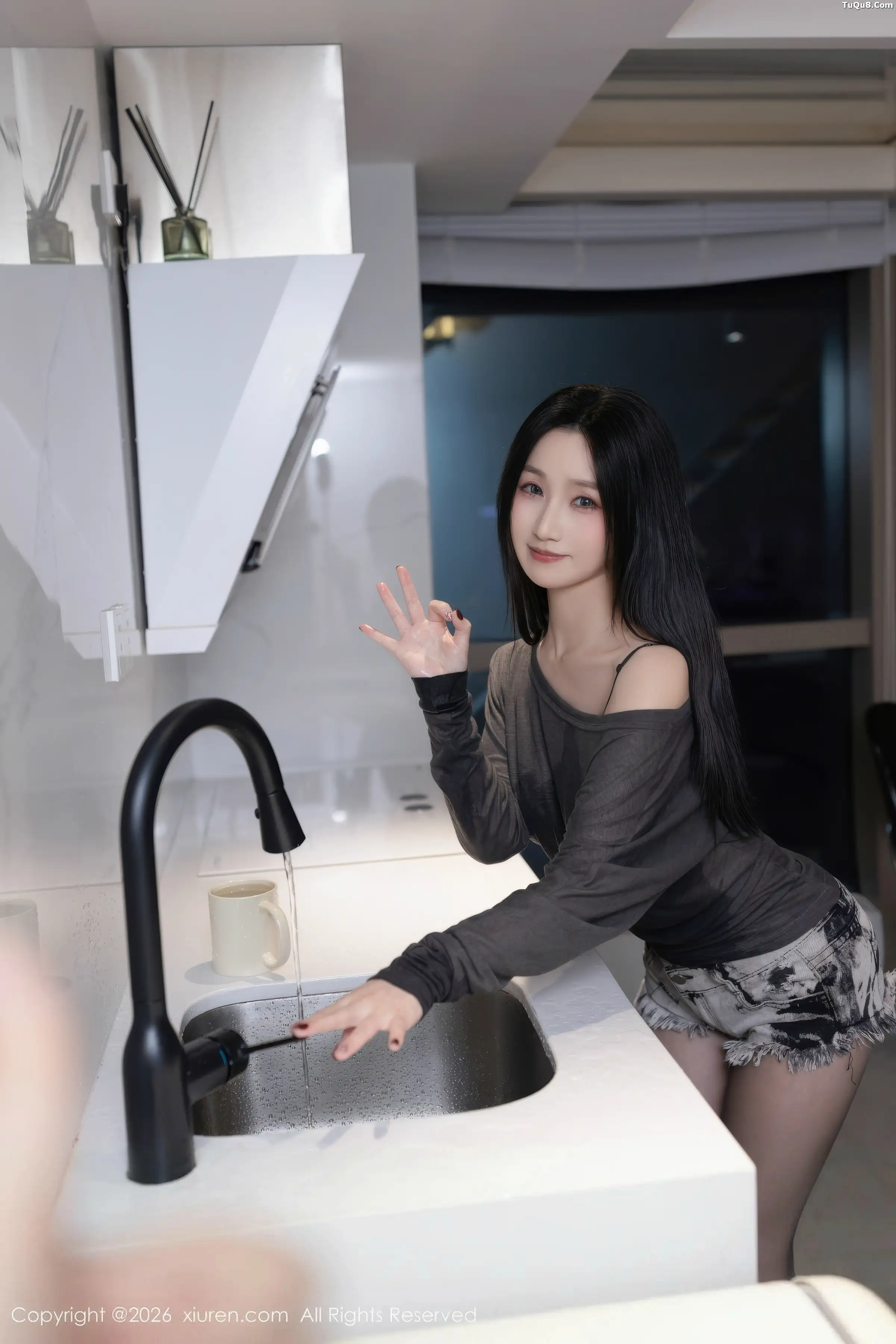   [XiuRen]高清写真图 2026.01.07 No.11202 杏子Yada 黑色情趣内衣第10张图片