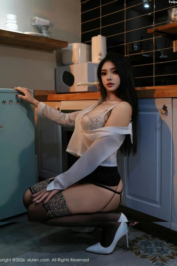    [XiuRen]高清写真图 2026.01.20 No.11251 冬安 性感白衬衫第32张图片