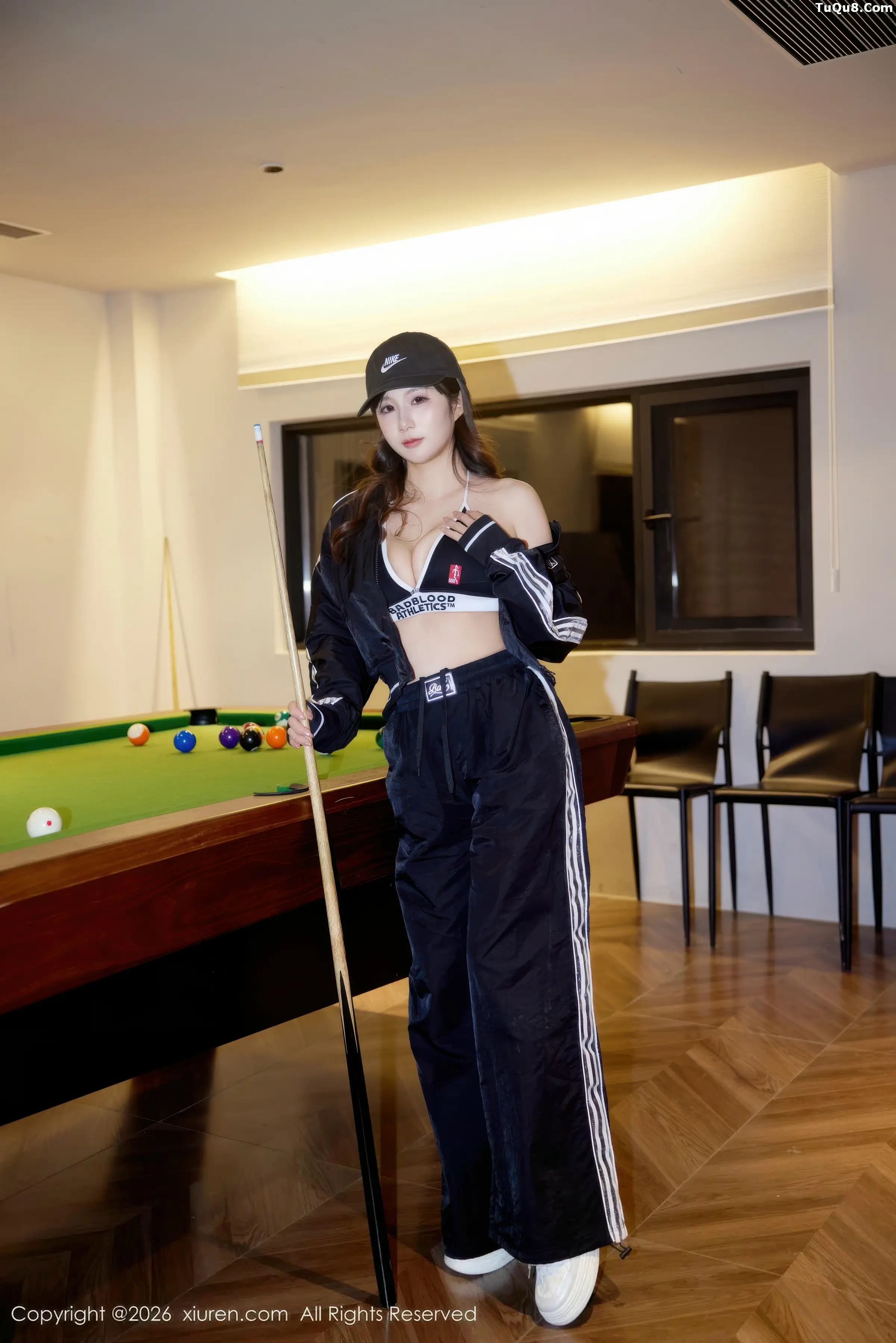   [XiuRen]高清写真图 2026.01.16 No.11242 小肉肉咪 黑色运动内衣第15张图片