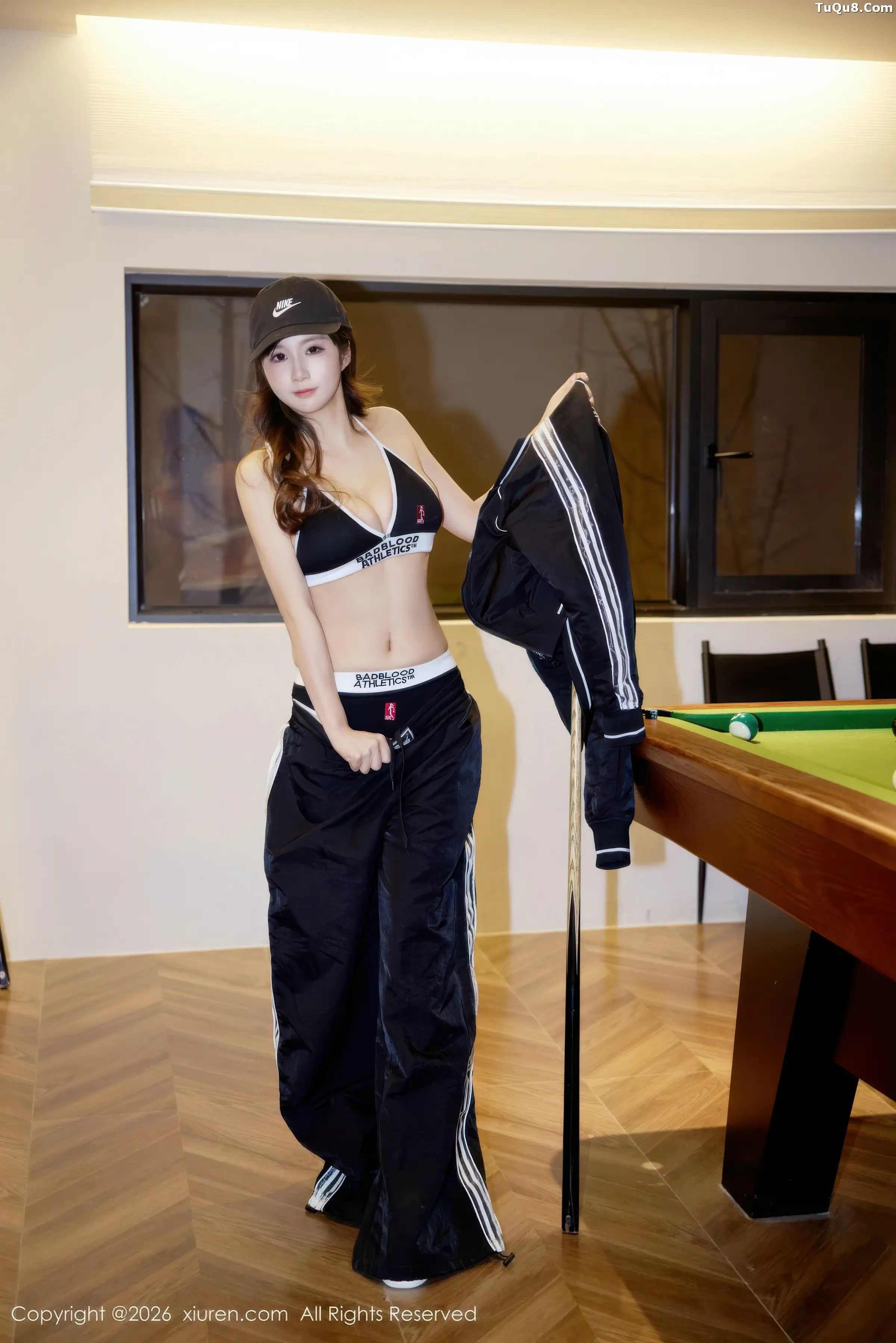   [XiuRen]高清写真图 2026.01.16 No.11242 小肉肉咪 黑色运动内衣第19张图片