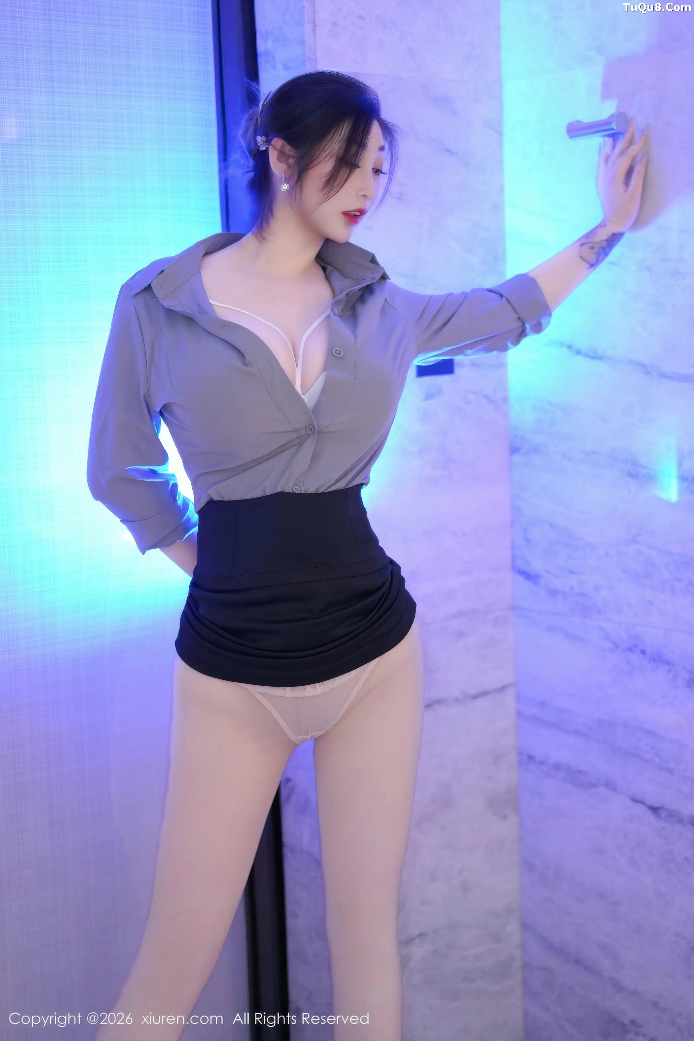   [XiuRen]高清写真图 2026.01.09 No.11213 妲己_Toxic 开档肉丝第11张图片