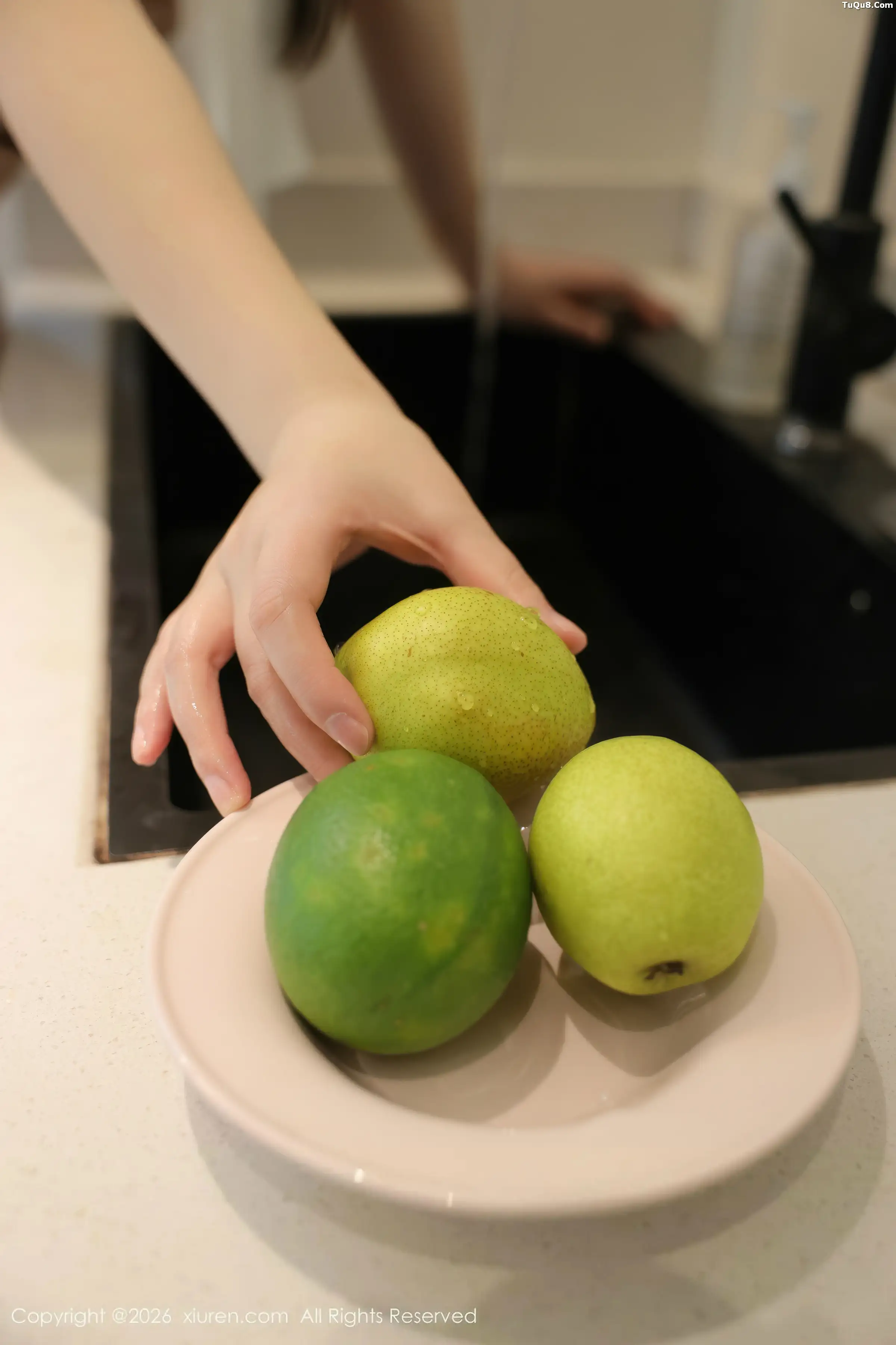   [XiuRen]高清写真图 2026.01.08 No.11207 奶思兔 黑色情趣内衣第21张图片