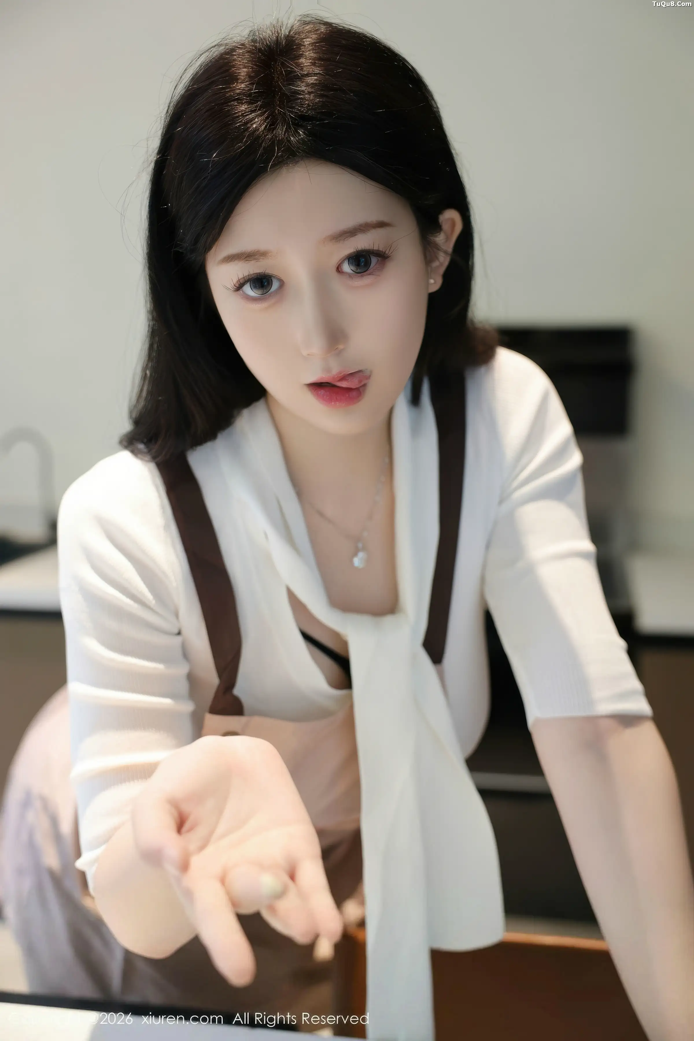   [XiuRen]高清写真图 2026.01.08 No.11207 奶思兔 黑色情趣内衣第41张图片