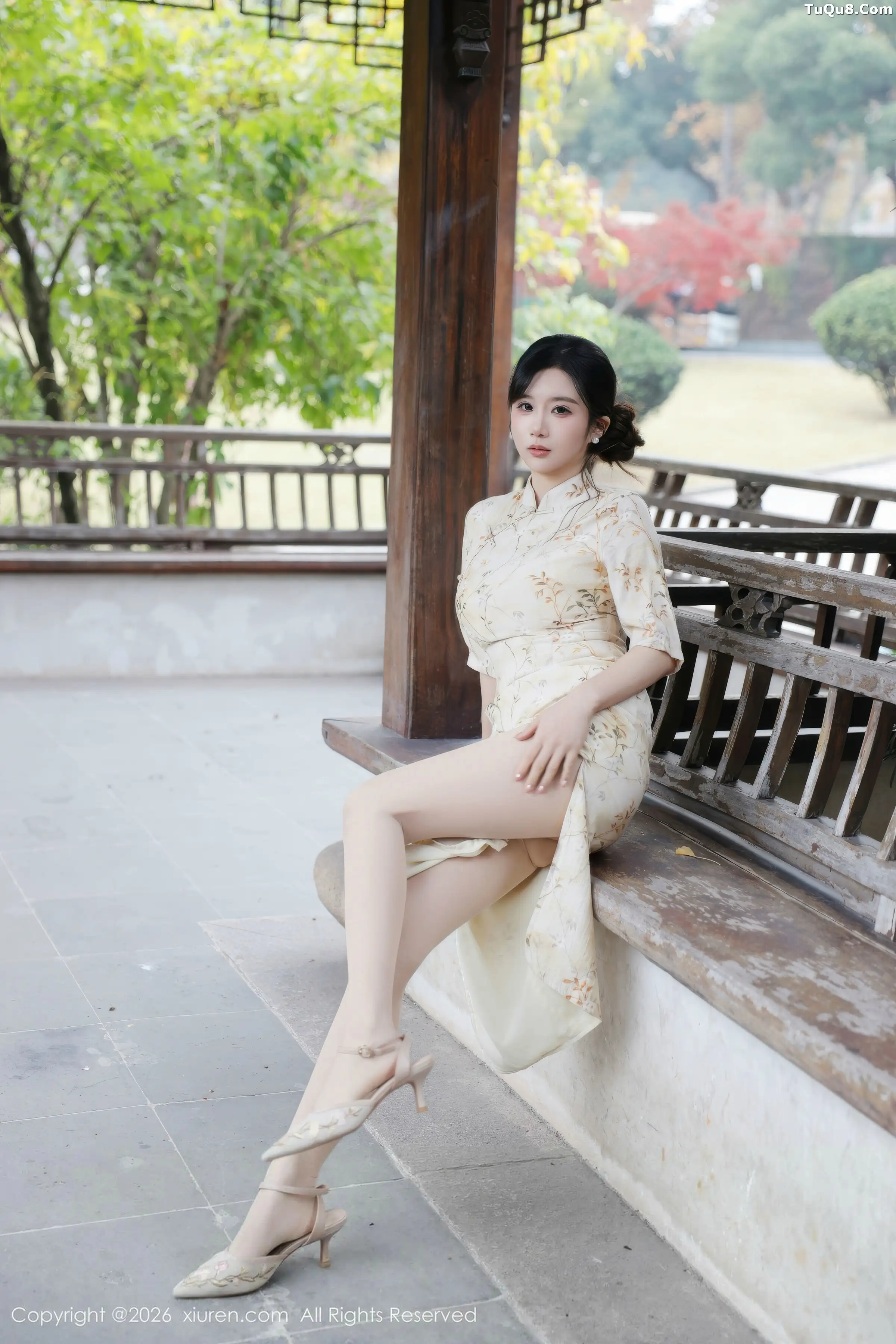   [XiuRen]高清写真图 2026.01.09 No.11214 小肉肉咪 黄色蕾丝内衣第15张图片