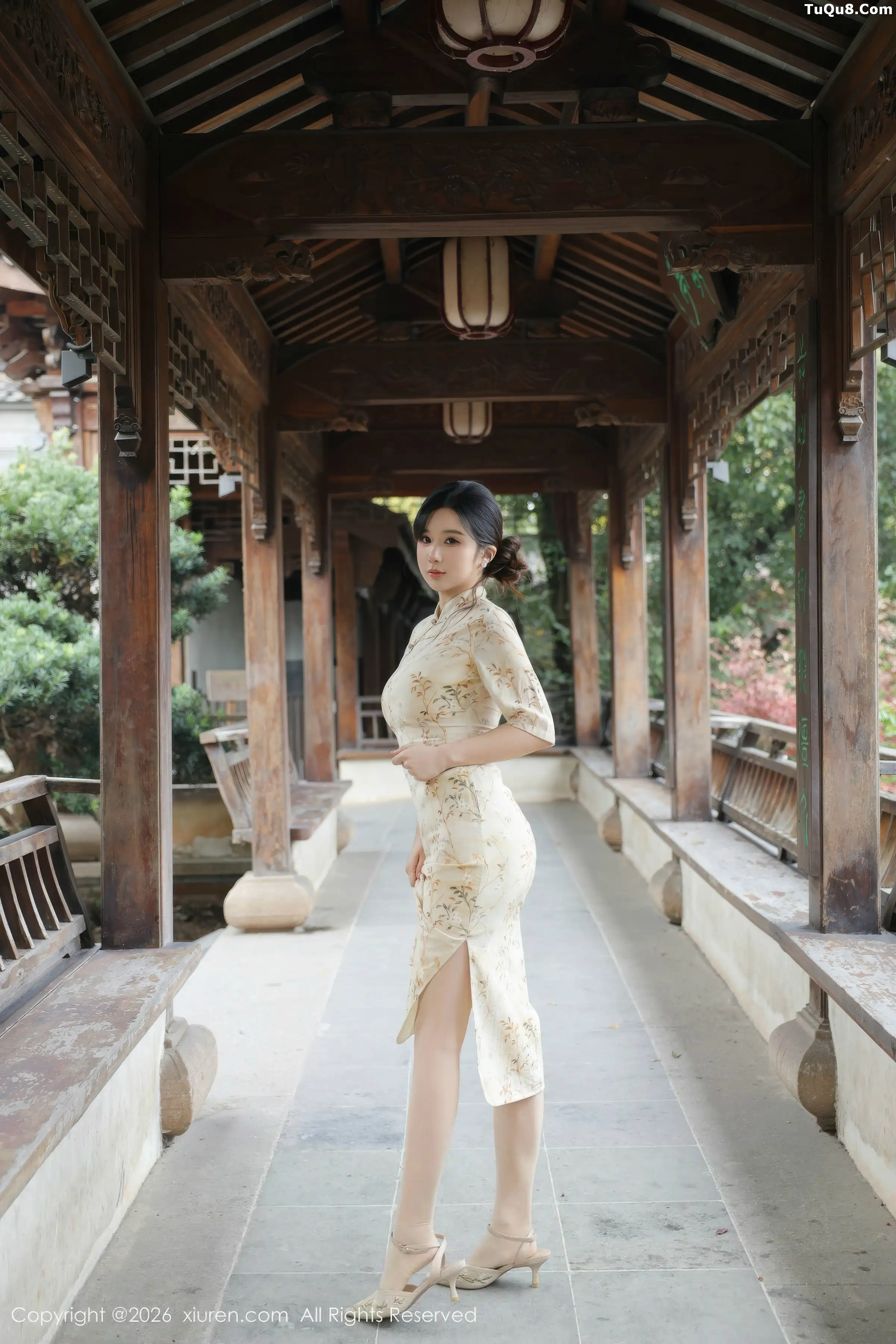   [XiuRen]高清写真图 2026.01.09 No.11214 小肉肉咪 黄色蕾丝内衣第21张图片