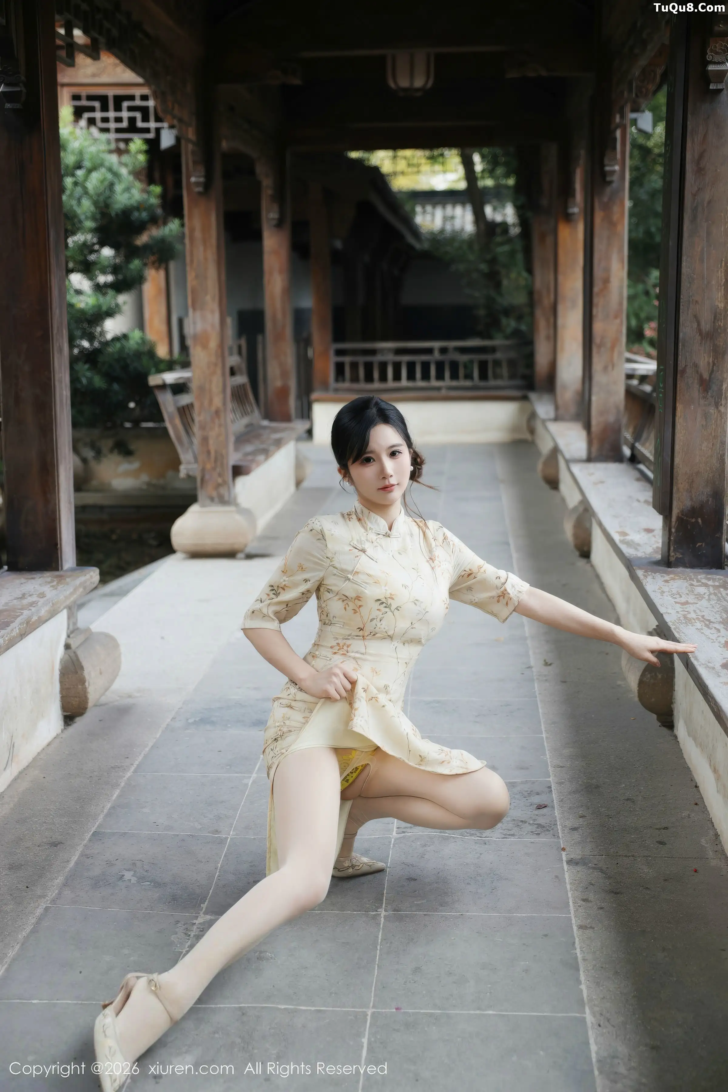   [XiuRen]高清写真图 2026.01.09 No.11214 小肉肉咪 黄色蕾丝内衣第24张图片