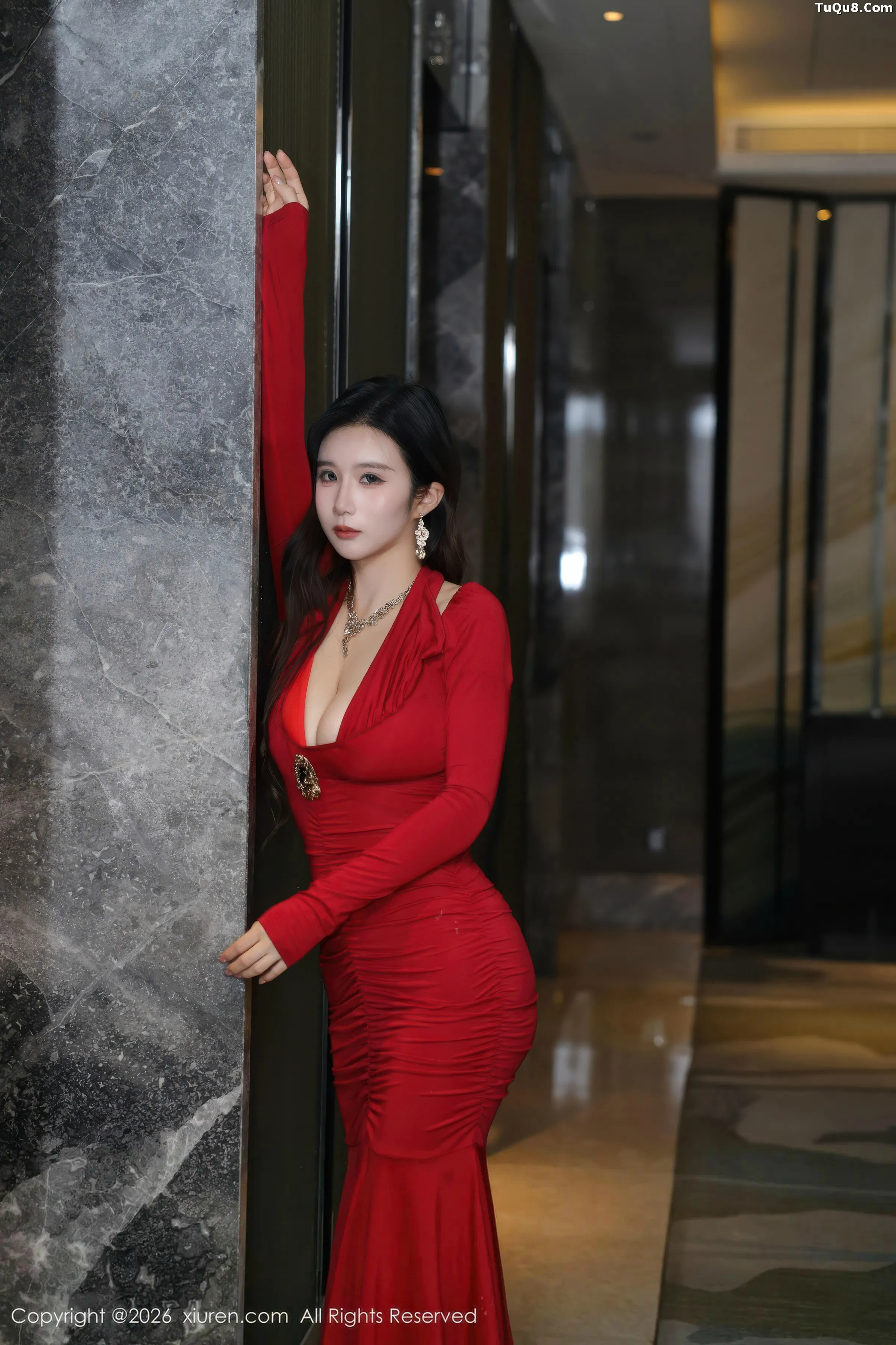   [XiuRen]高清写真图 2026.01.23 No.11271 小肉肉咪 开档黑丝第3张图片