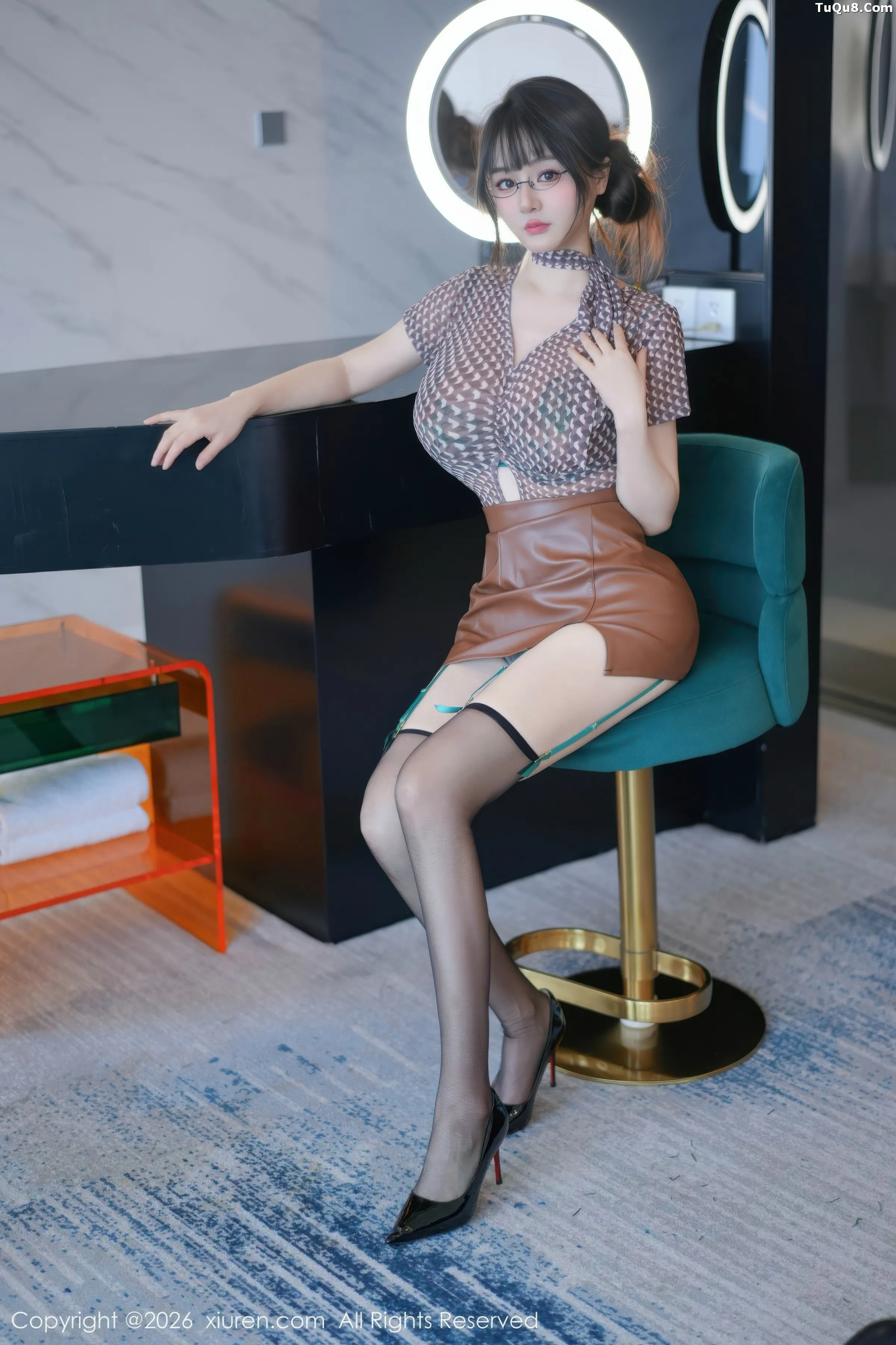   [XiuRen]高清写真图 2026.01.23 No.11268 沈南汐RuRu 棕色短裙第2张图片