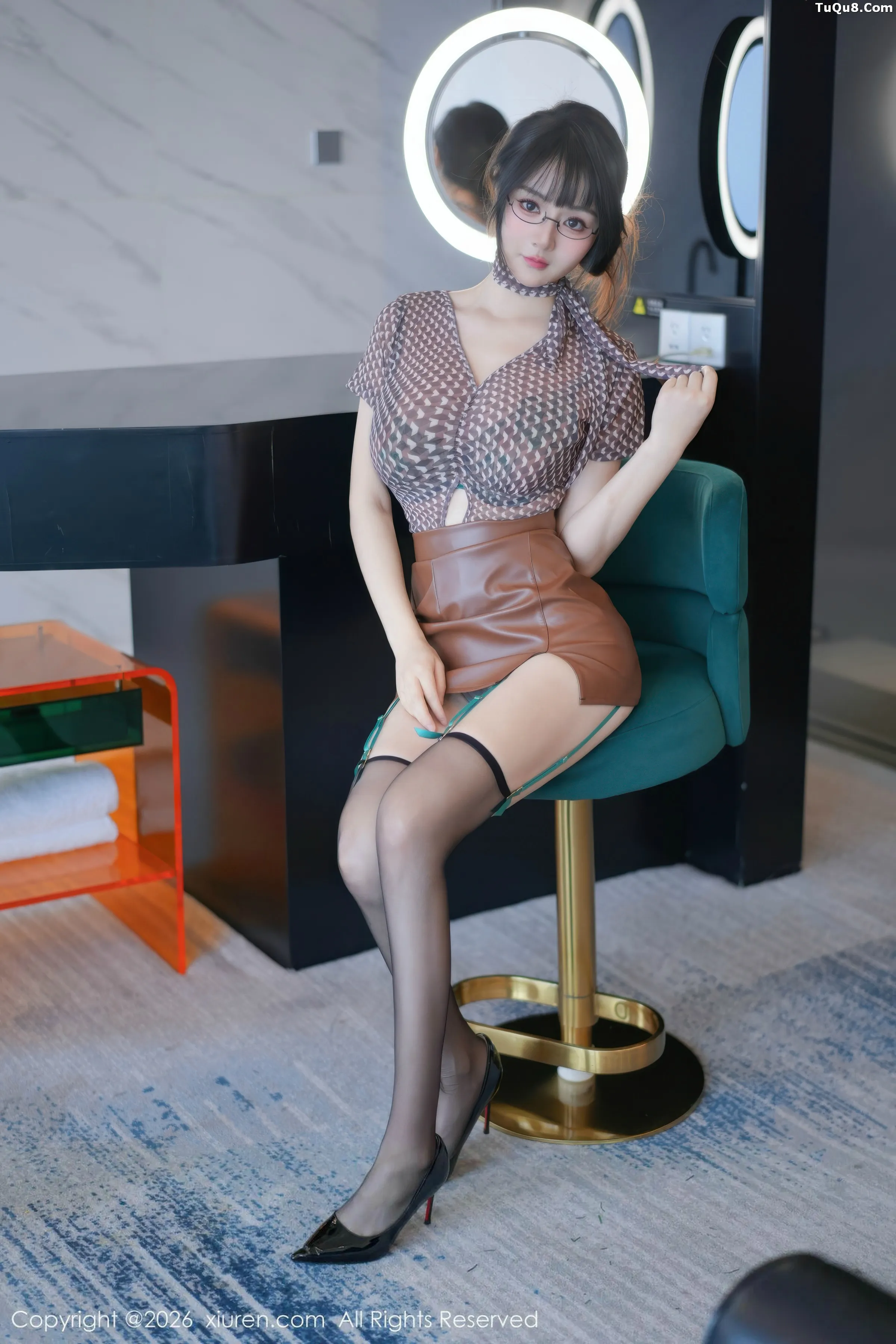   [XiuRen]高清写真图 2026.01.23 No.11268 沈南汐RuRu 棕色短裙第4张图片