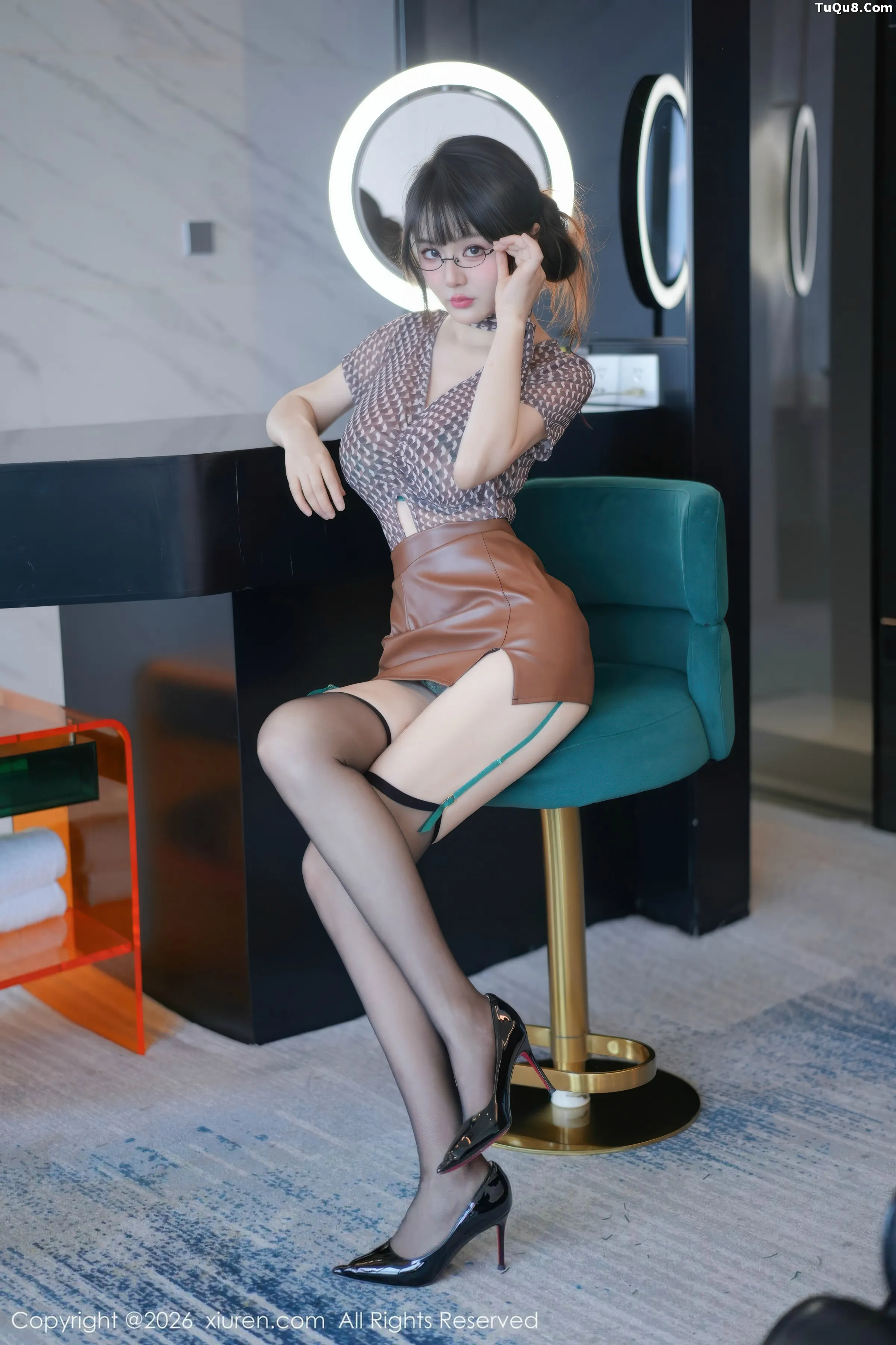   [XiuRen]高清写真图 2026.01.23 No.11268 沈南汐RuRu 棕色短裙第5张图片