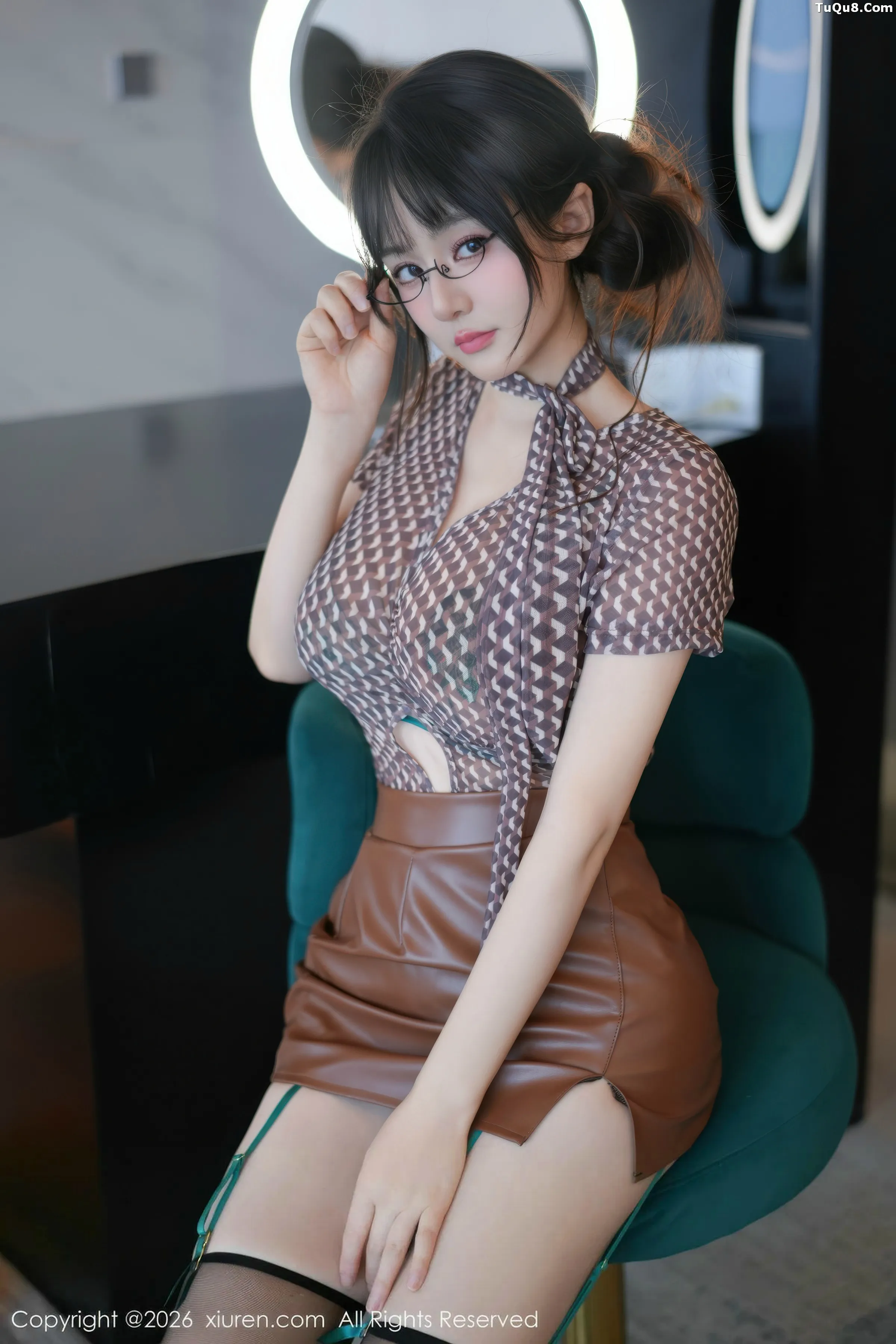   [XiuRen]高清写真图 2026.01.23 No.11268 沈南汐RuRu 棕色短裙第8张图片