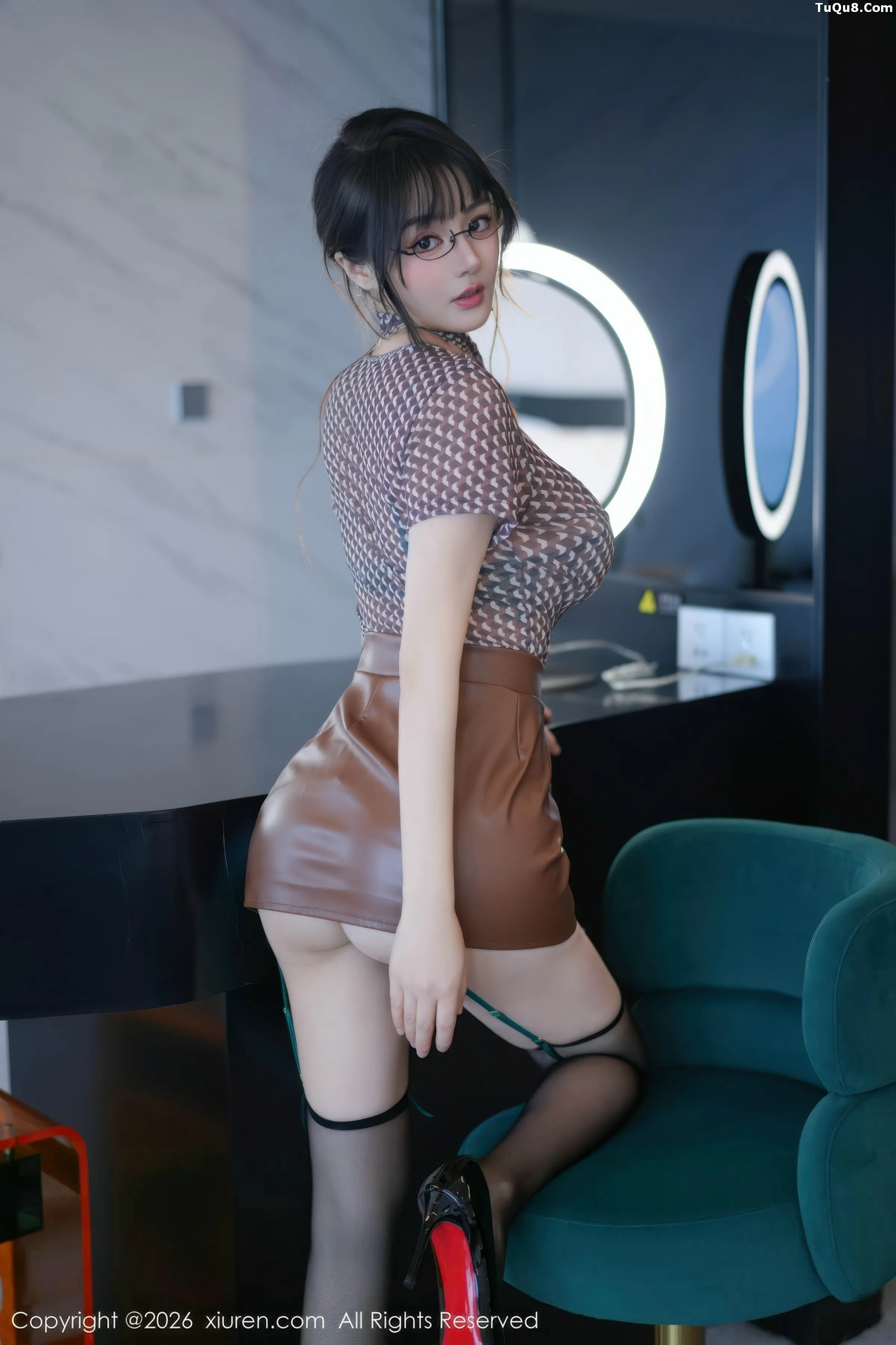   [XiuRen]高清写真图 2026.01.23 No.11268 沈南汐RuRu 棕色短裙第10张图片